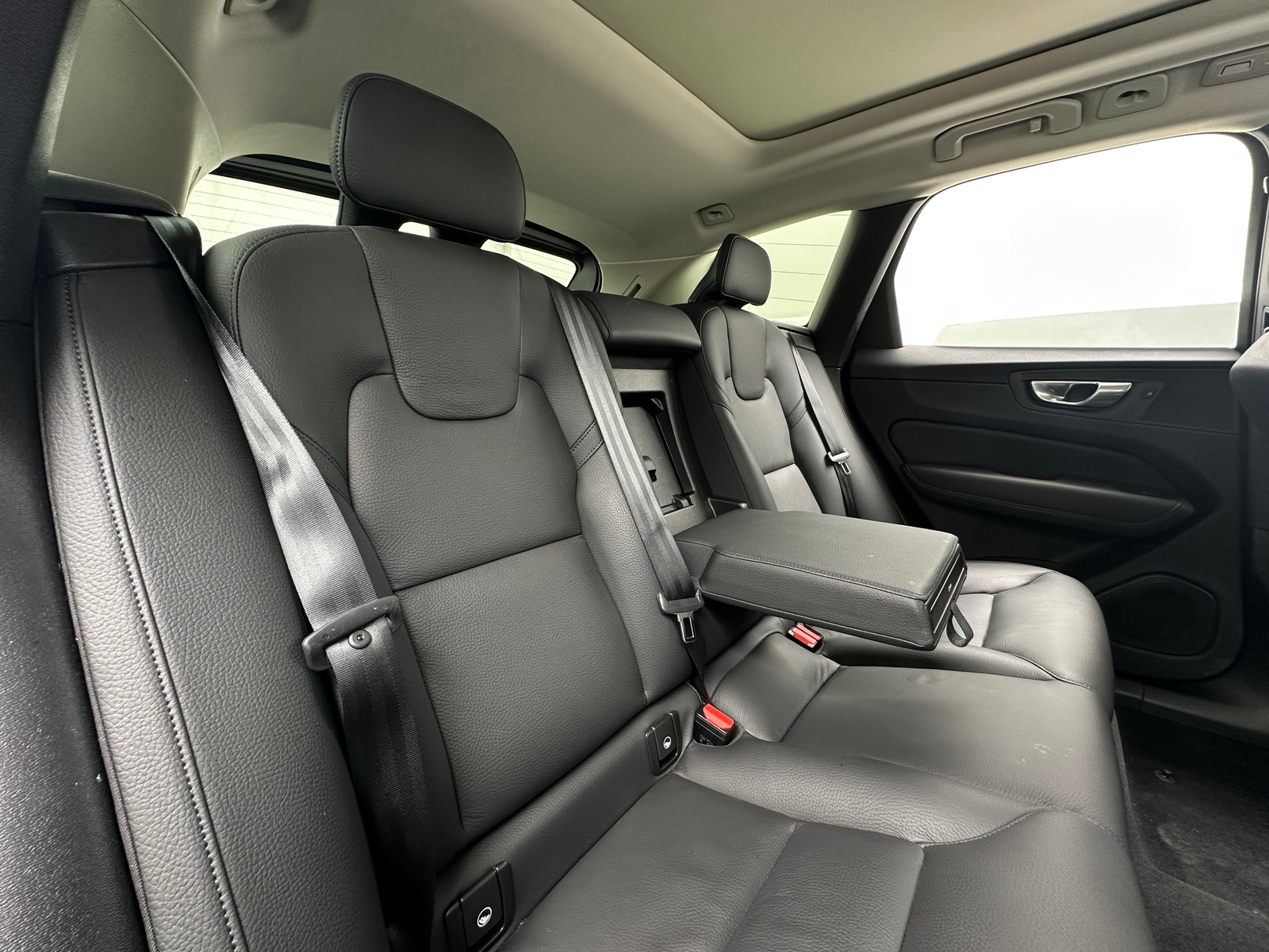 Thumbnail: 2025 Volvo XC60 - 5