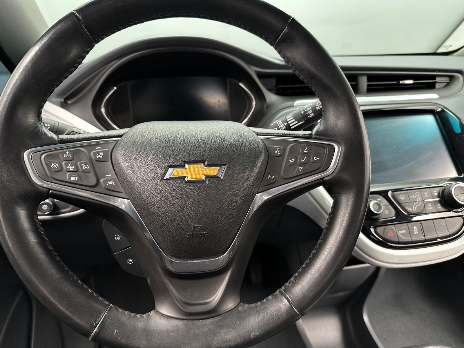 Thumbnail: 2017 Chevrolet Bolt EV - 4