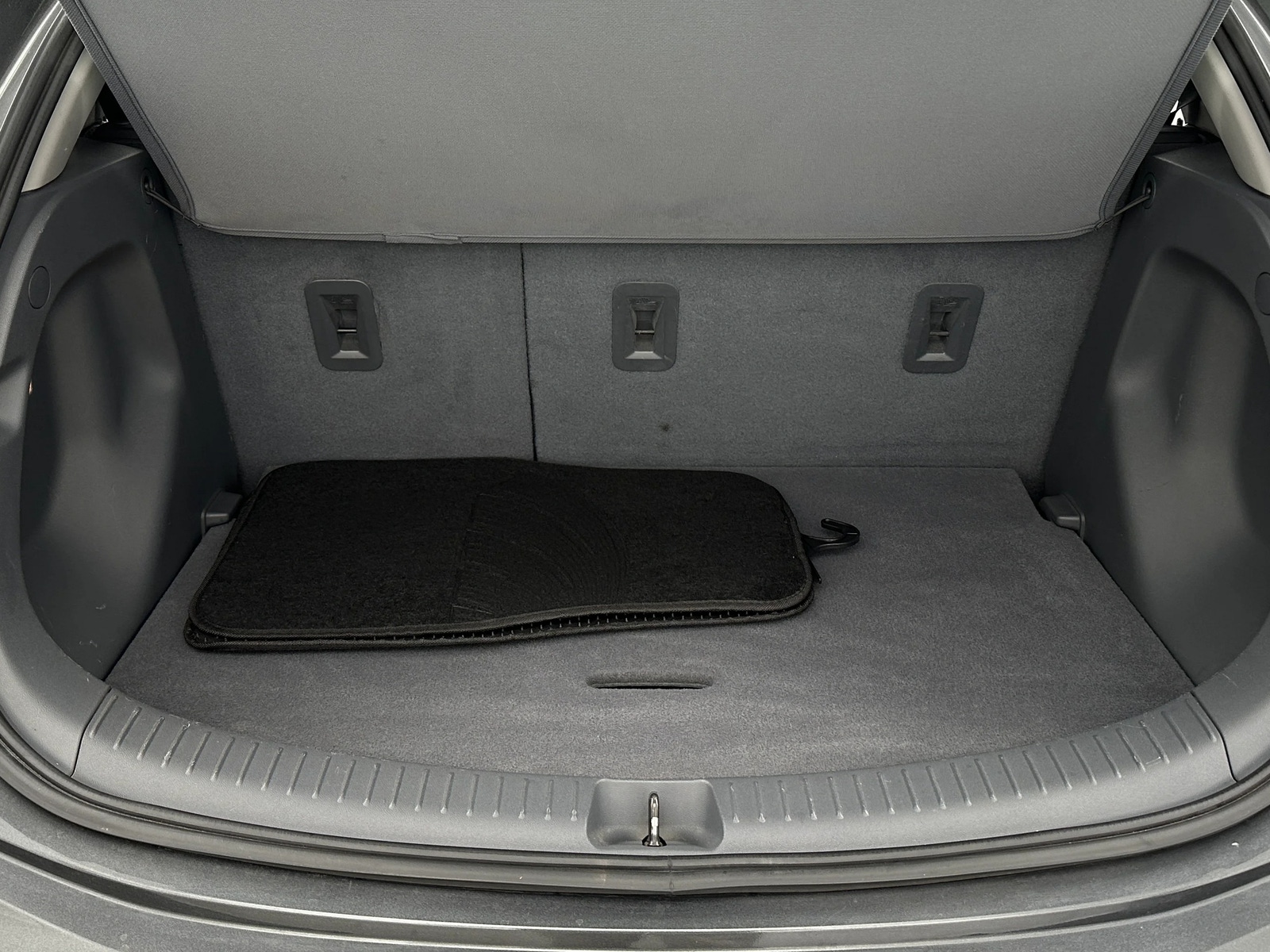 Thumbnail: 2017 Chevrolet Bolt EV - 6