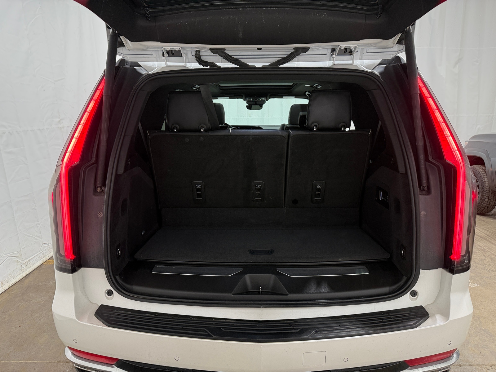 Thumbnail: 2022 Cadillac Escalade - 6