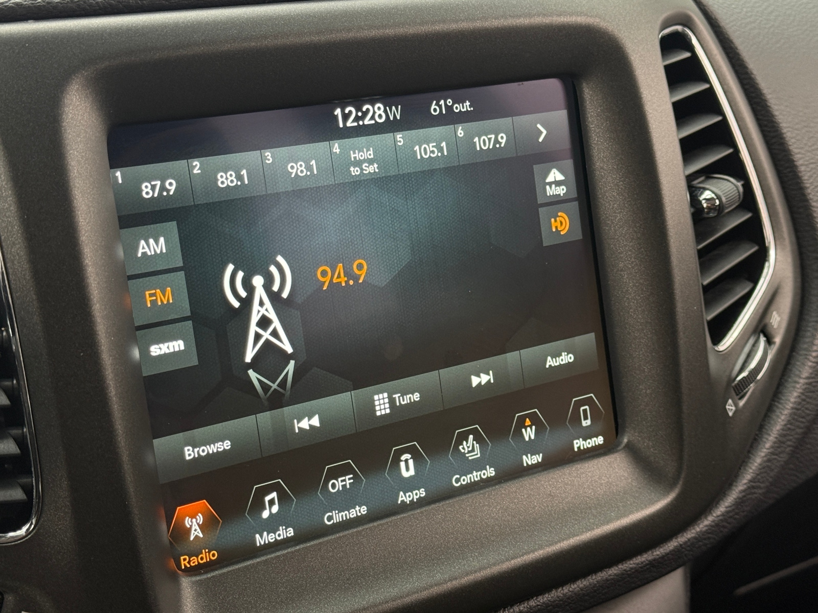 Thumbnail: 2018 Jeep Compass - 3