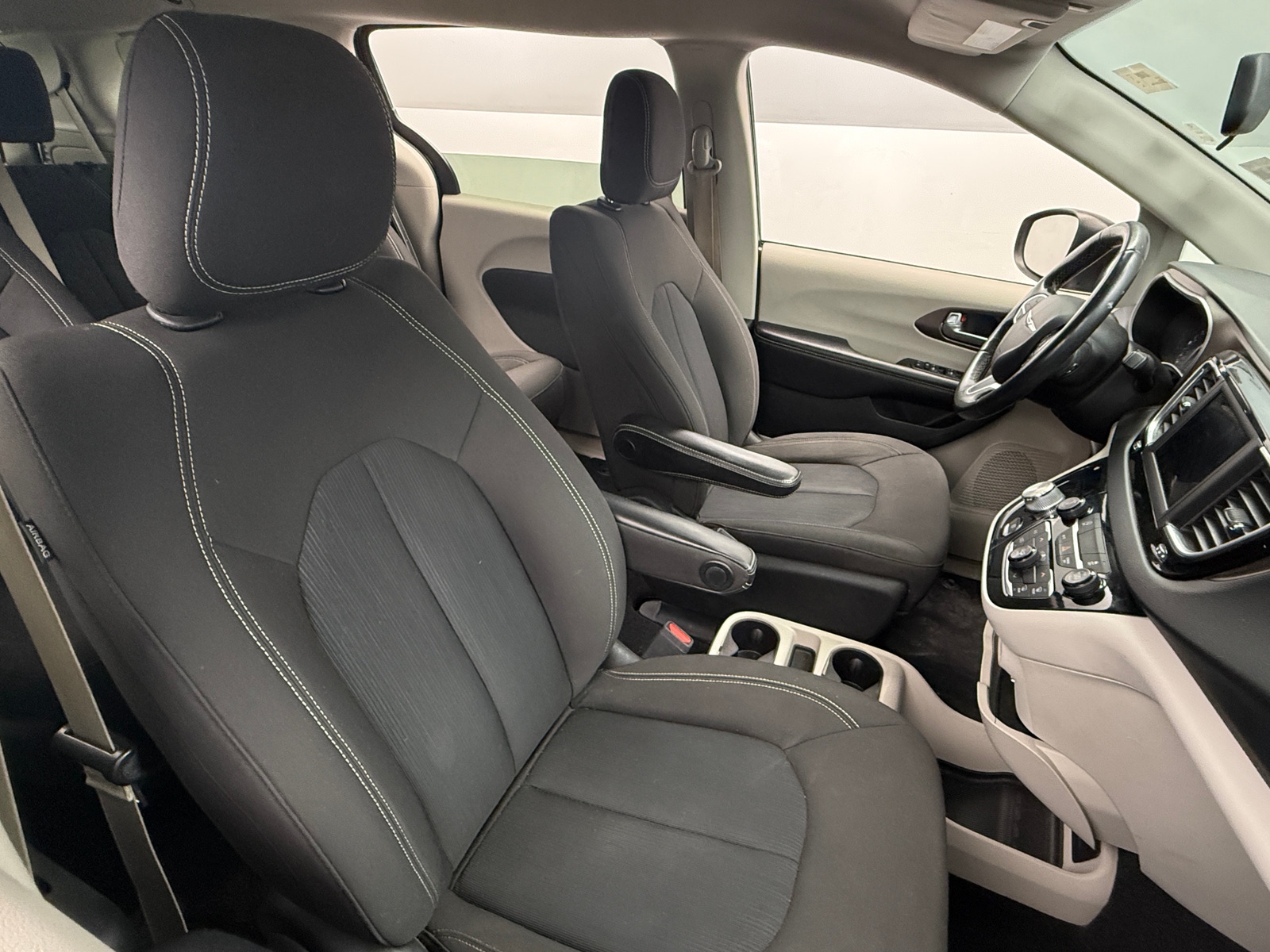 Thumbnail: 2020 Chrysler Voyager - 2