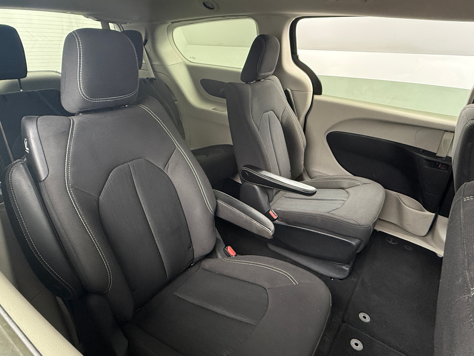 Thumbnail: 2020 Chrysler Voyager - 6