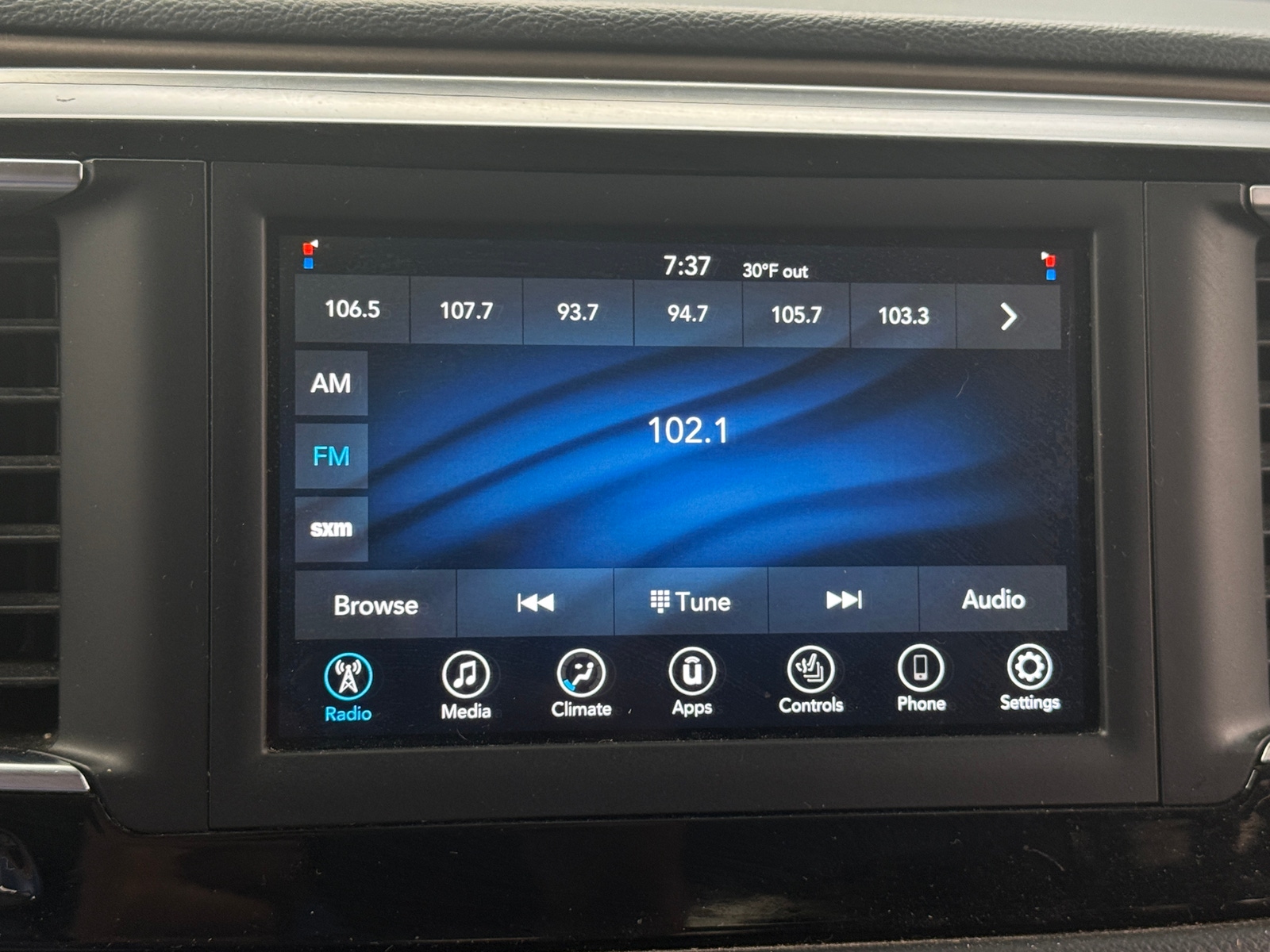 Thumbnail: 2020 Chrysler Voyager - 4