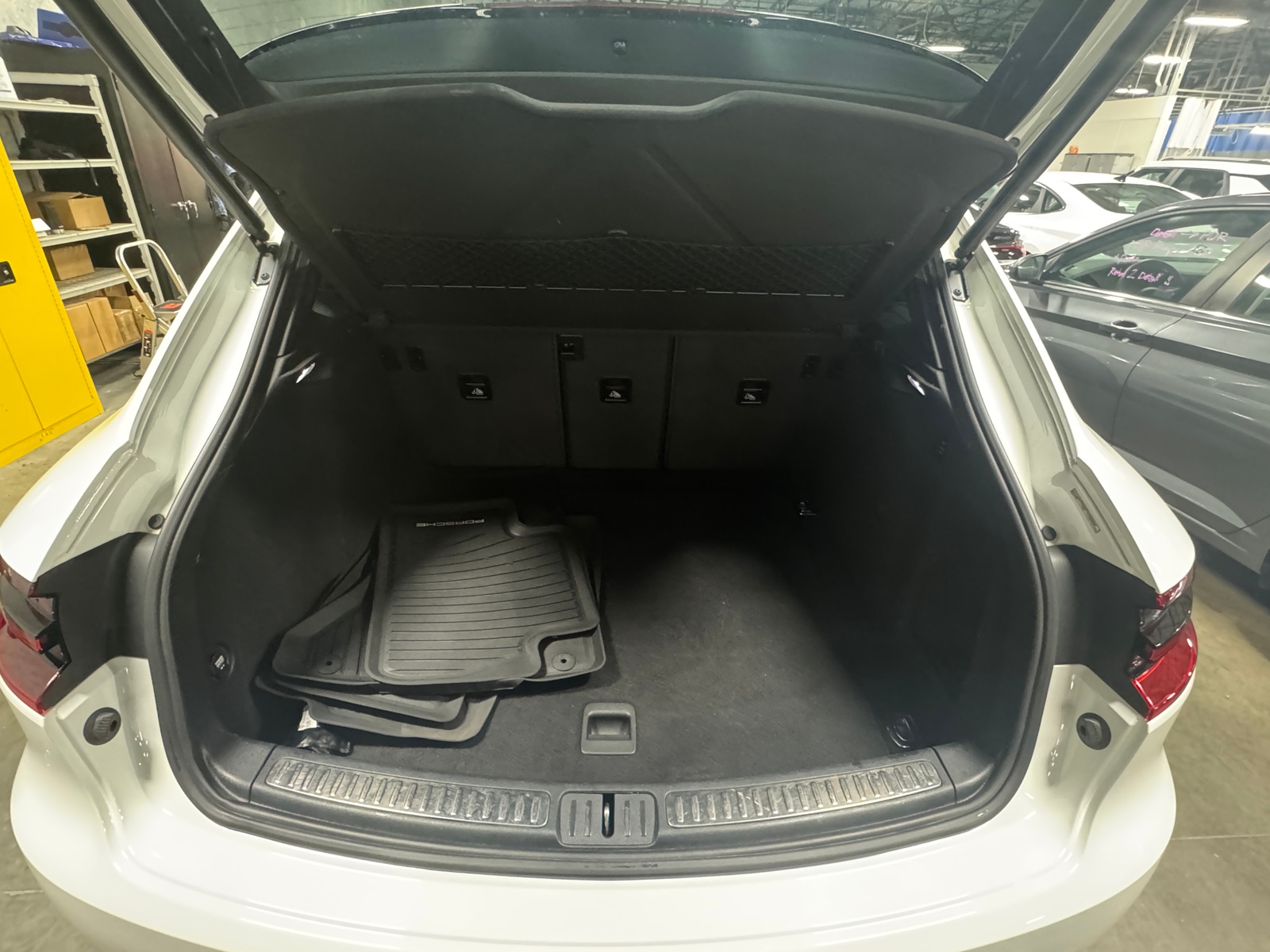 Thumbnail: 2018 Porsche Macan - 6