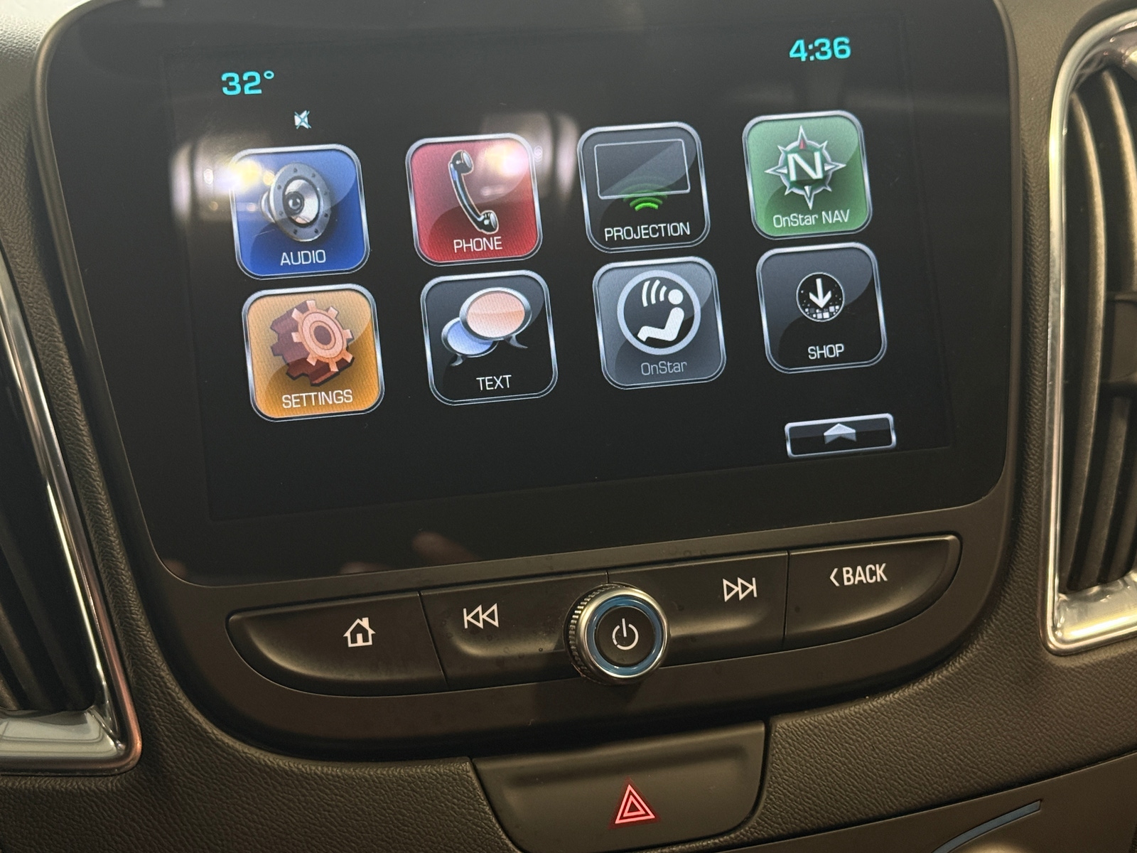 Thumbnail: 2017 Chevrolet Malibu - 4