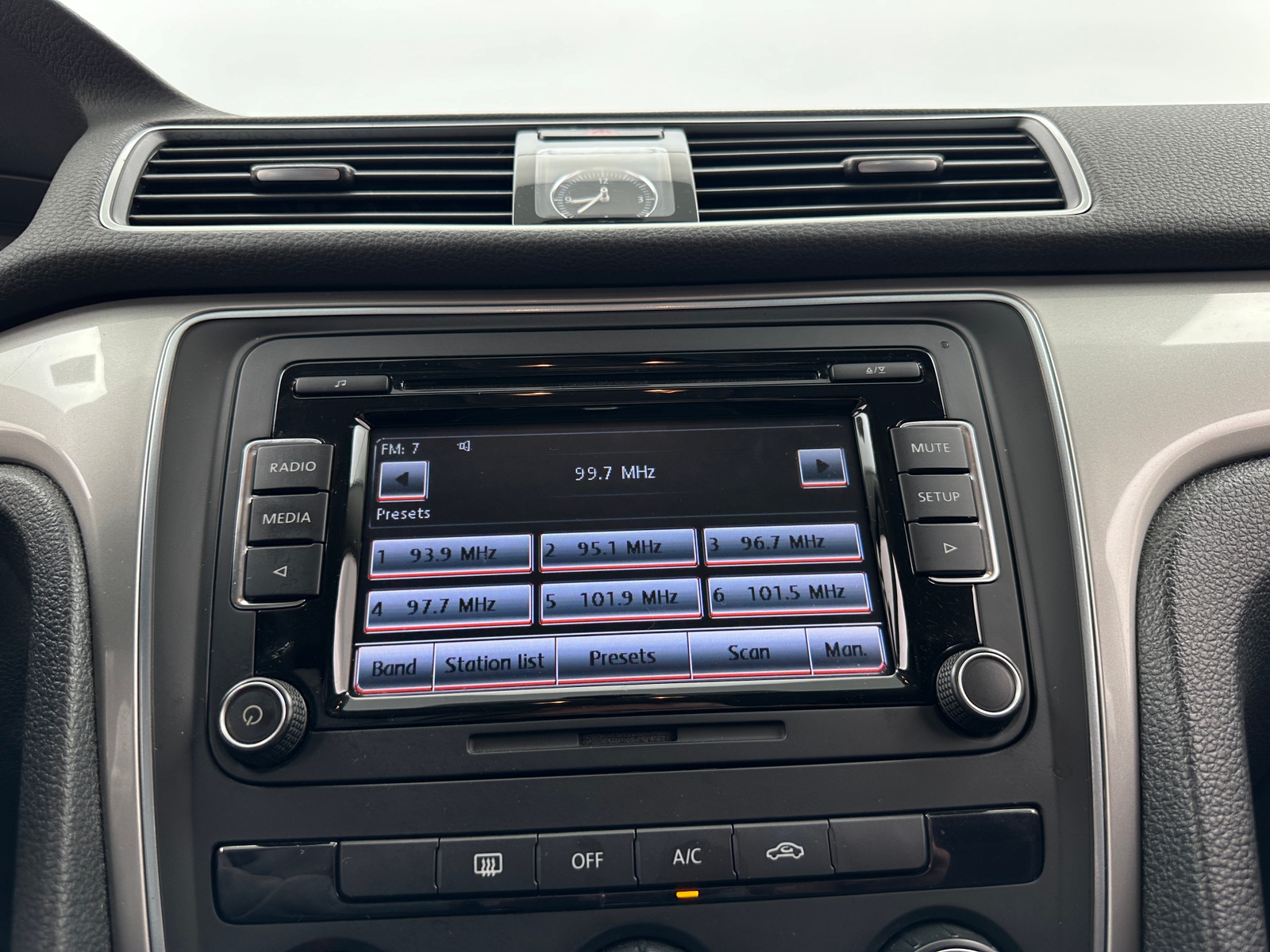 Thumbnail: 2014 Volkswagen Passat - 4