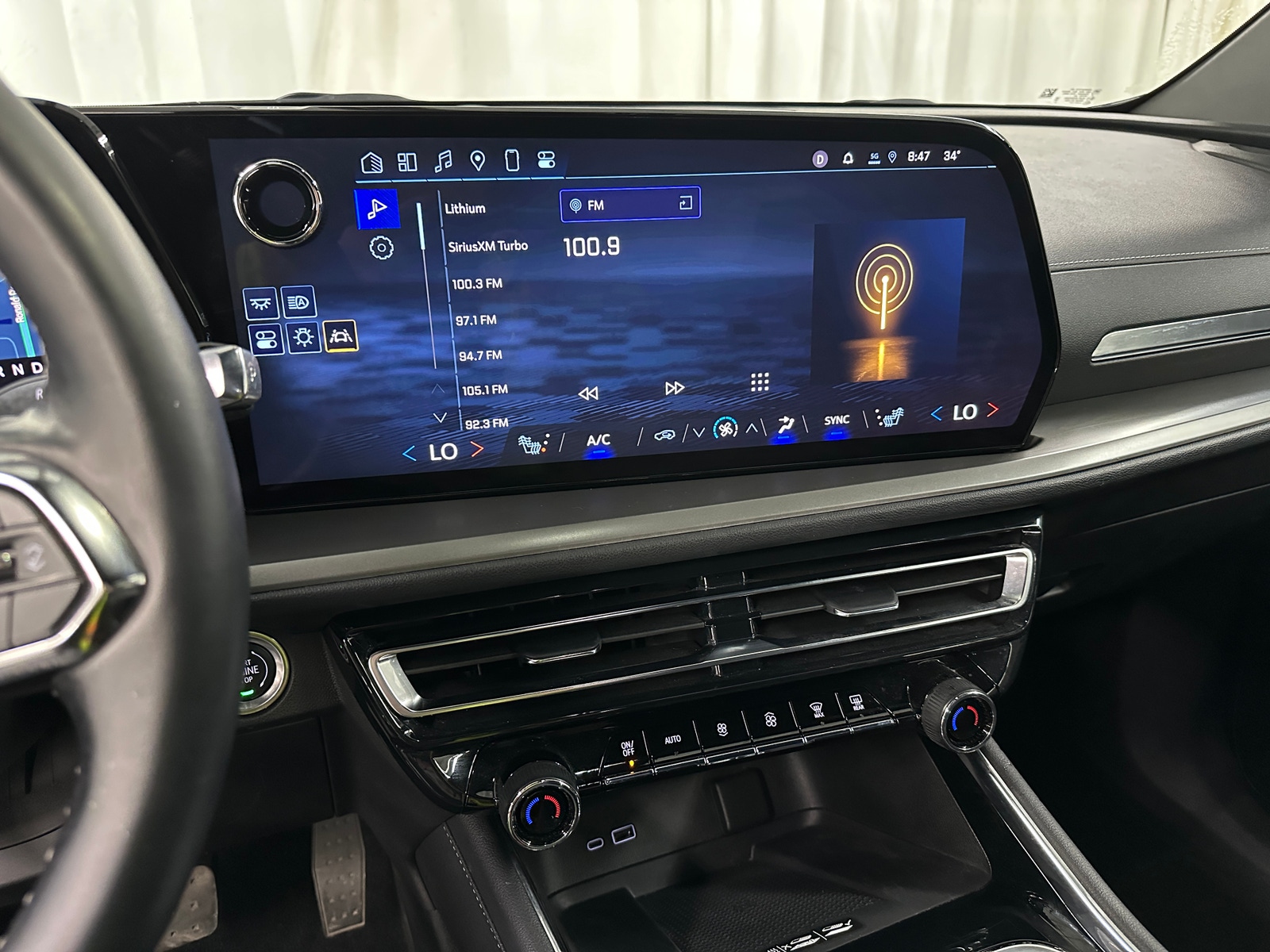 Thumbnail: 2025 Chevrolet Traverse - 4