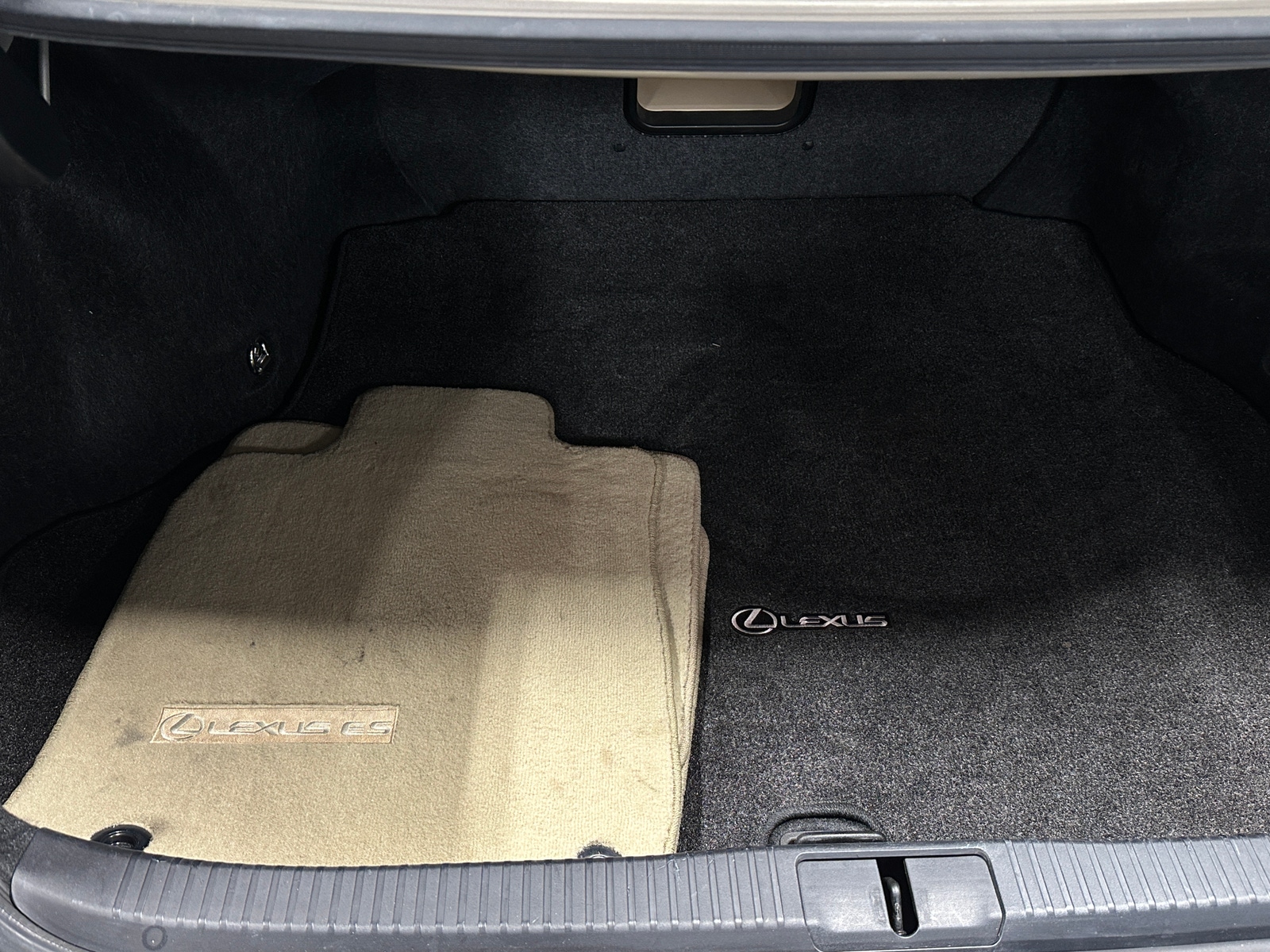 Thumbnail: 2013 Lexus ES - 6