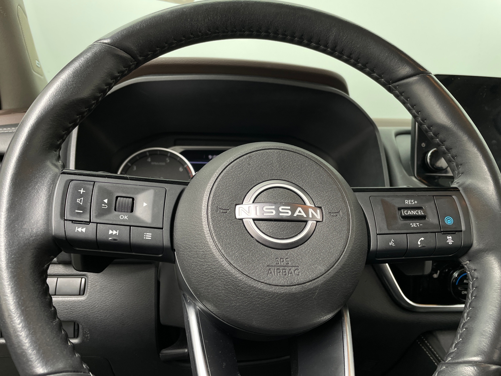 Thumbnail: 2023 Nissan Rogue - 4