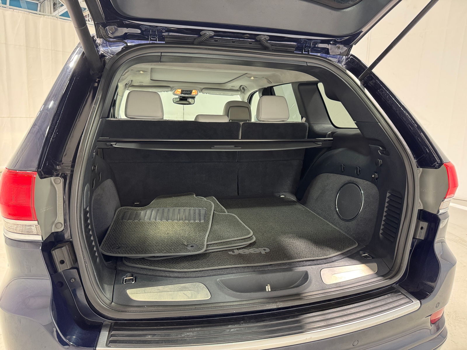 Thumbnail: 2018 Jeep Grand Cherokee - 6