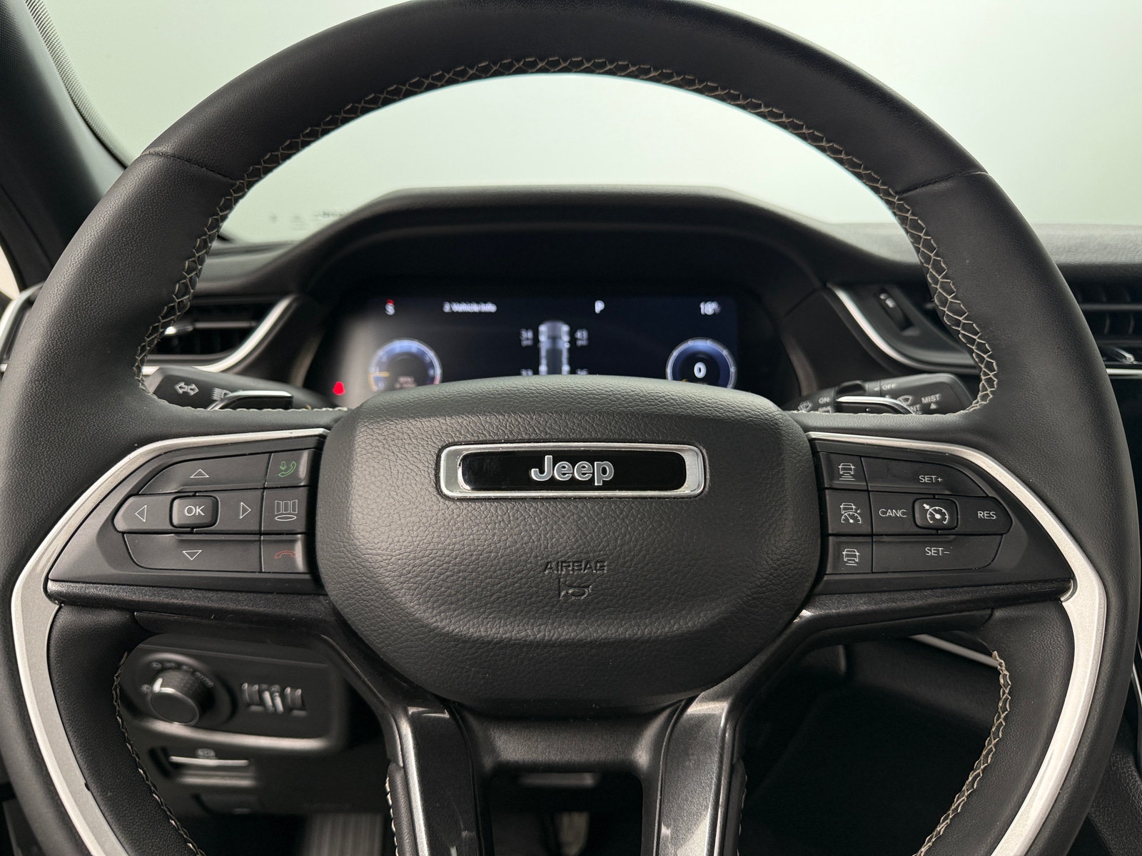 Thumbnail: 2023 Jeep Grand Cherokee - 4