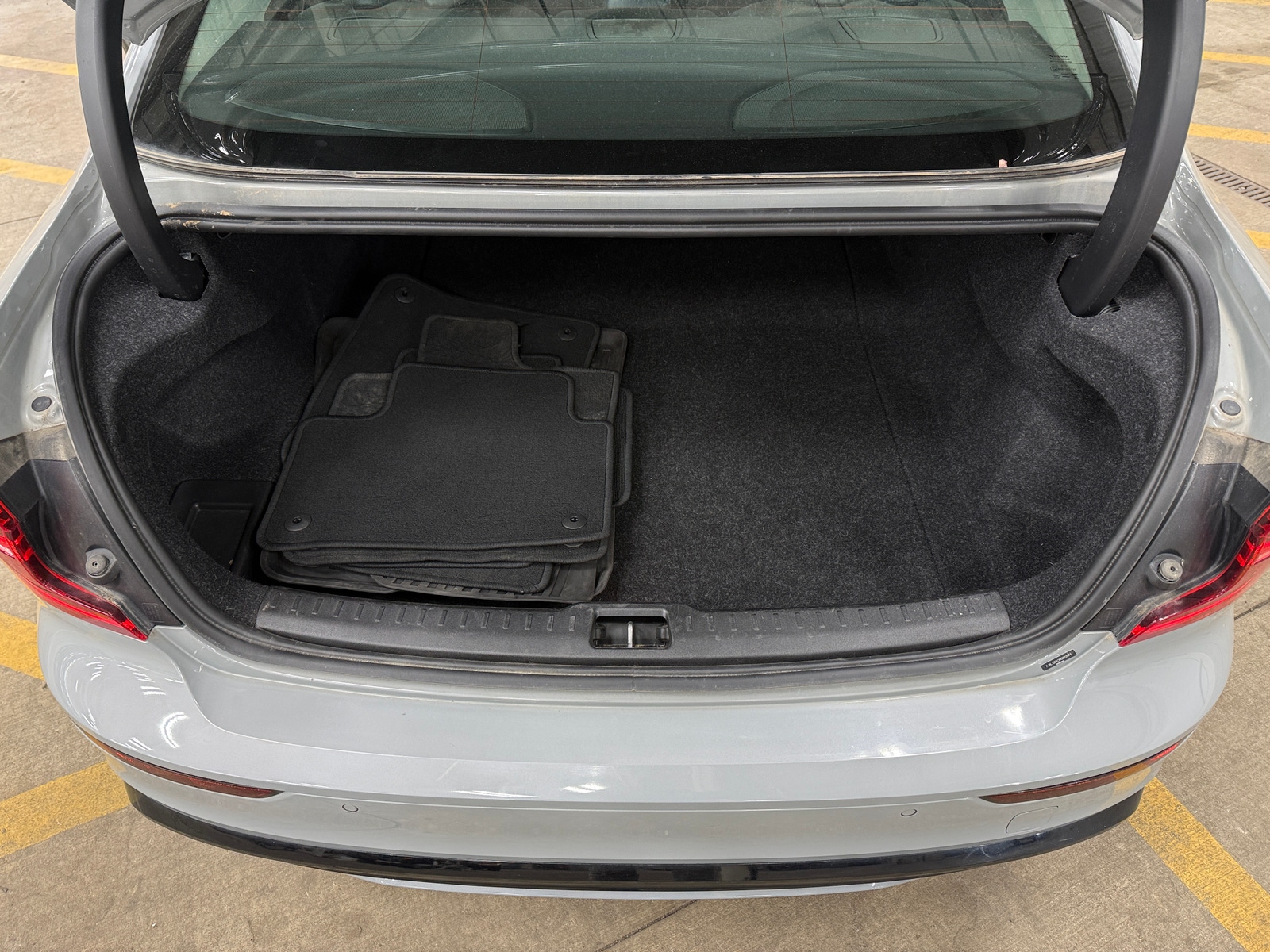 Thumbnail: 2024 Volvo S60 - 6