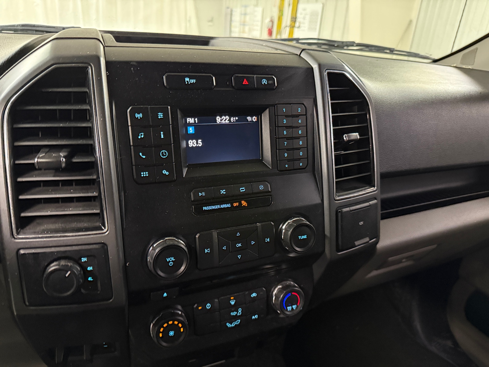 Thumbnail: 2018 Ford Econoline - 4