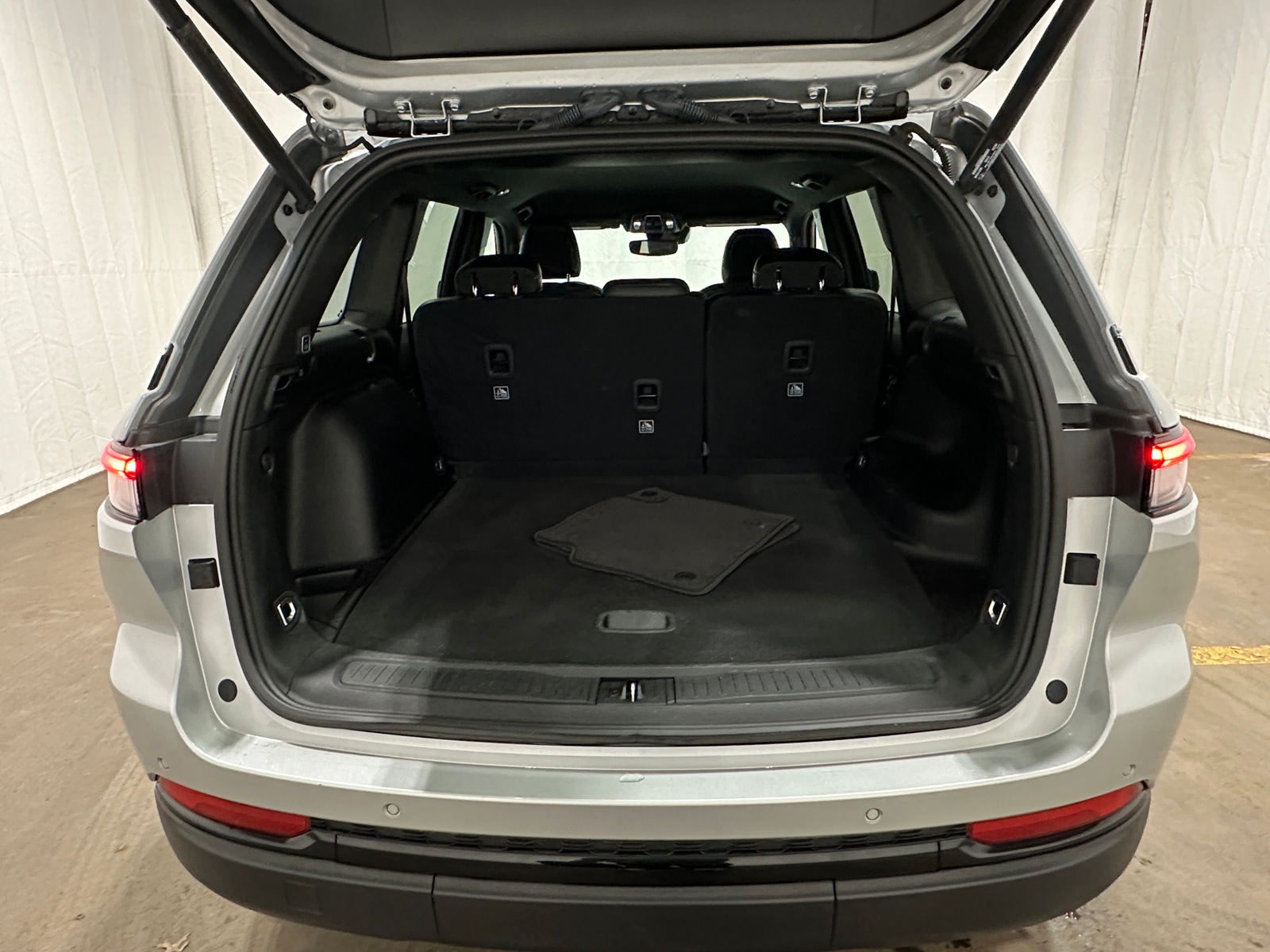 Thumbnail: 2023 Jeep Grand Cherokee - 6