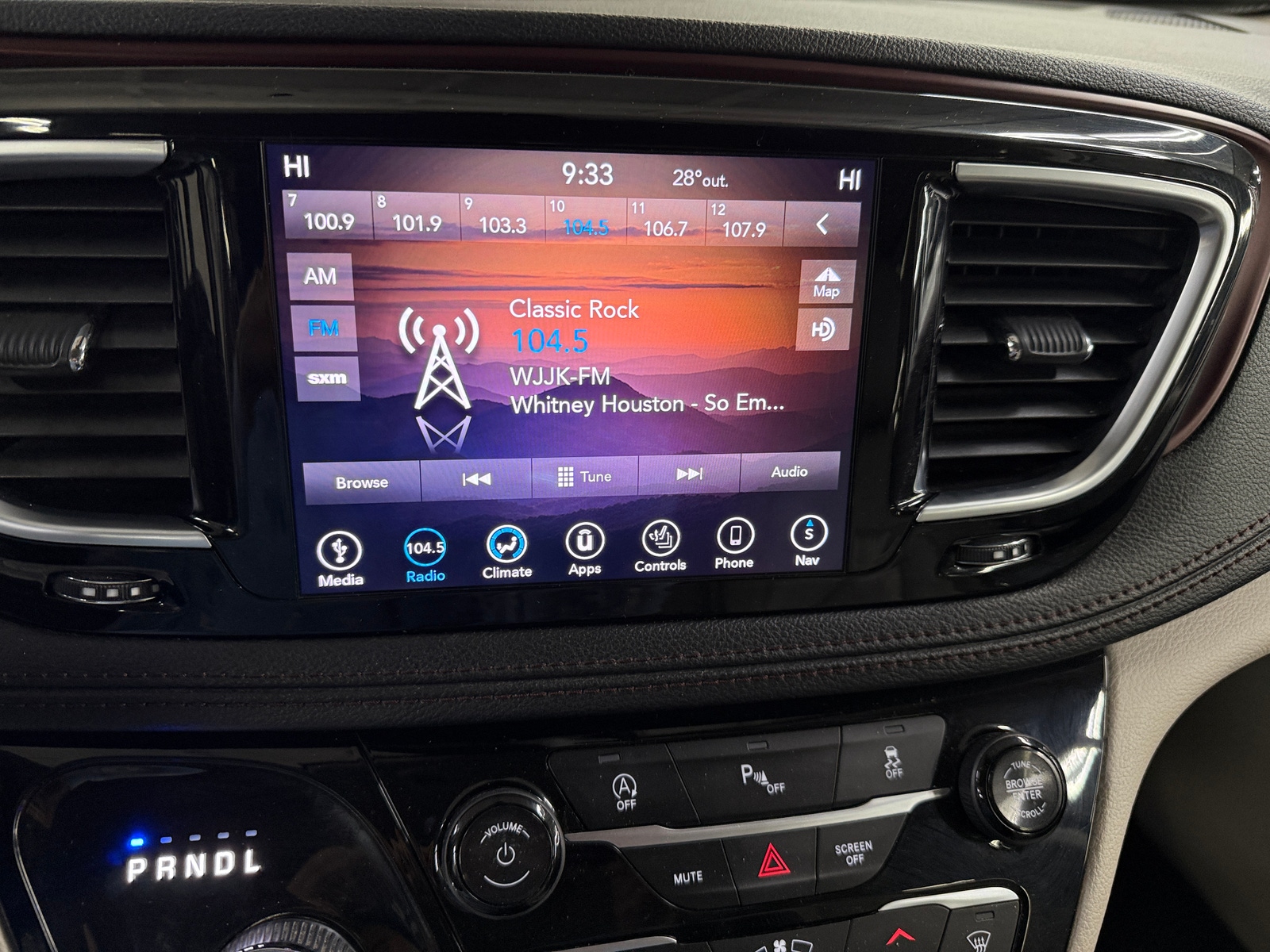 Thumbnail: 2018 Chrysler Pacifica - 3