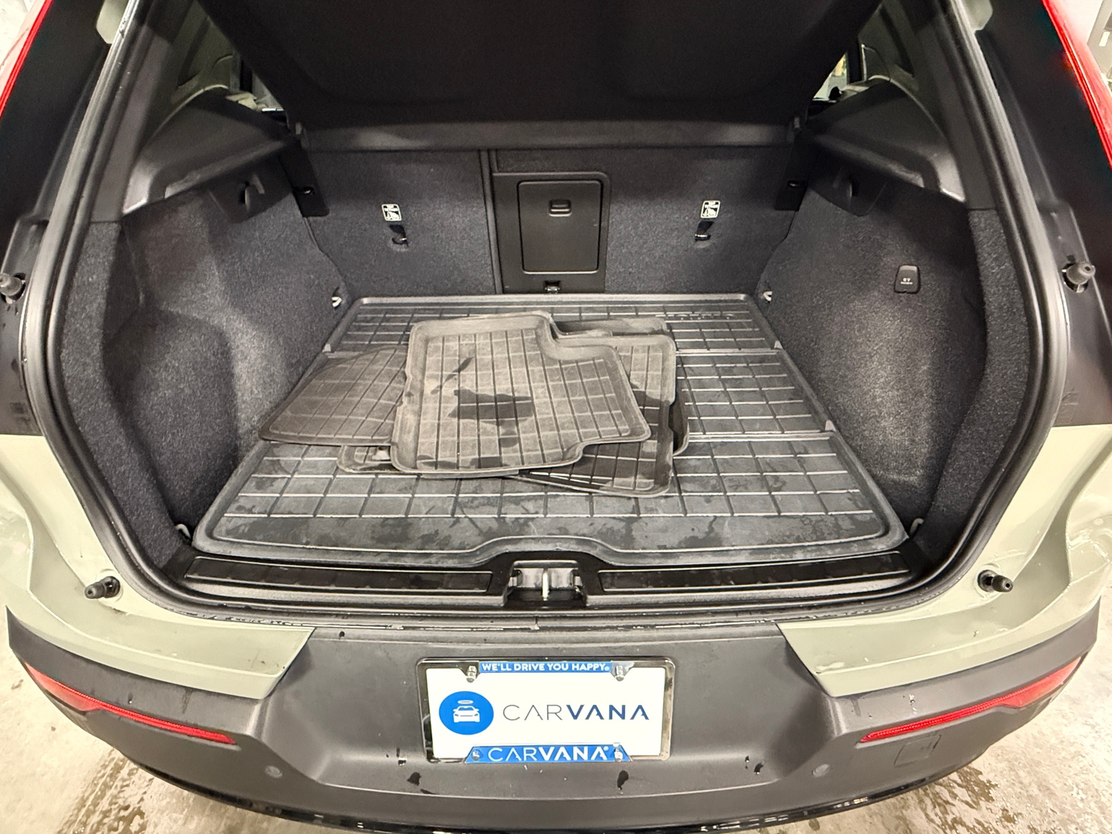 Thumbnail: 2023 Volvo XC40 - 6