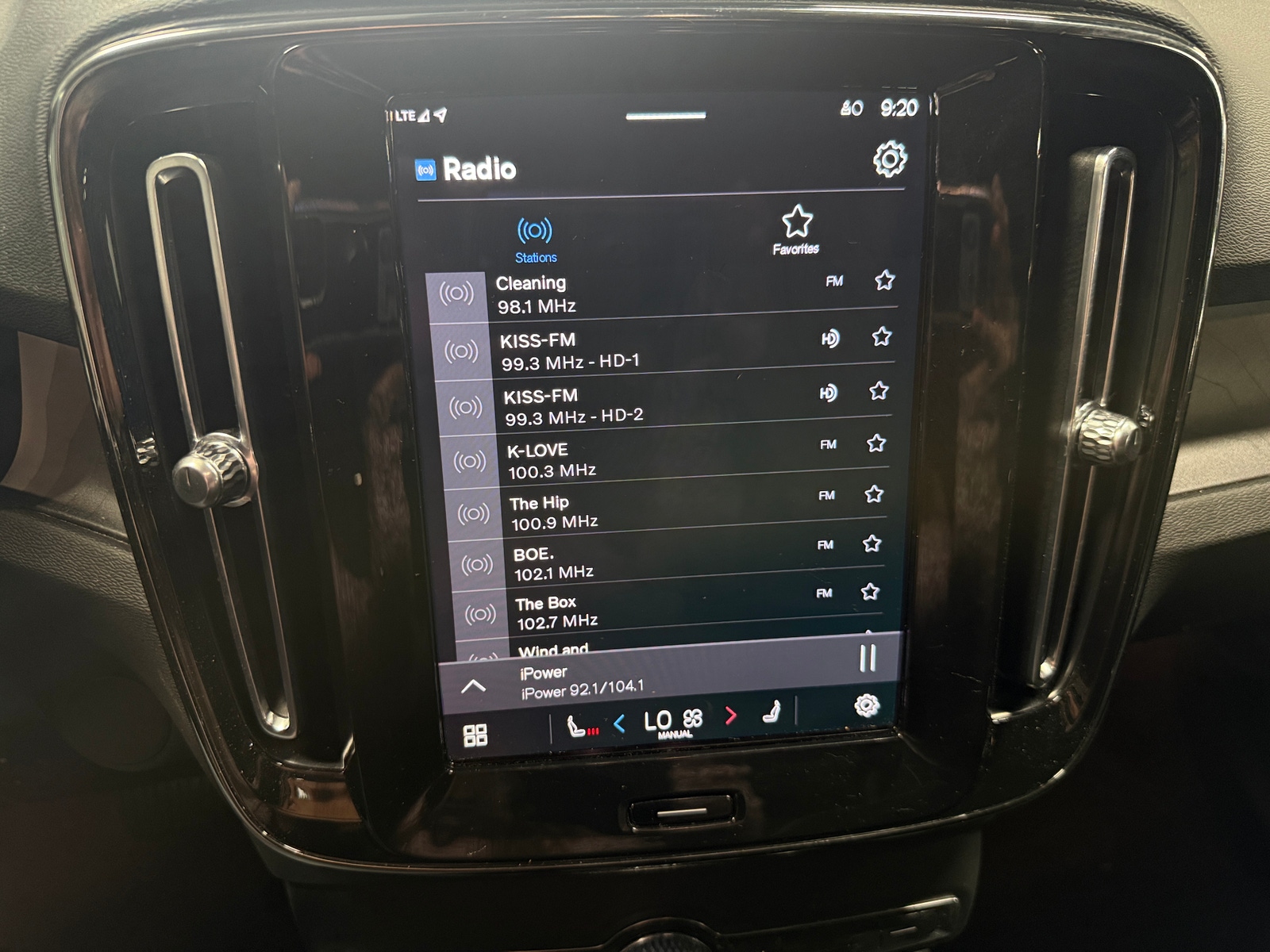 Thumbnail: 2023 Volvo XC40 - 3