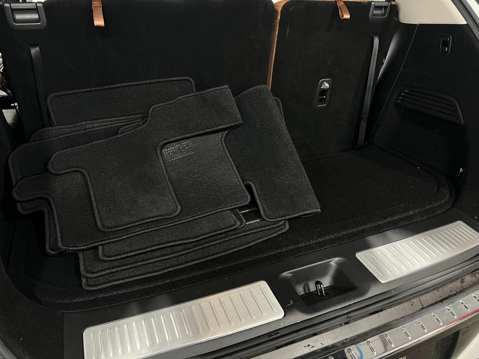 Thumbnail: 2023 INFINITI QX60 - 6