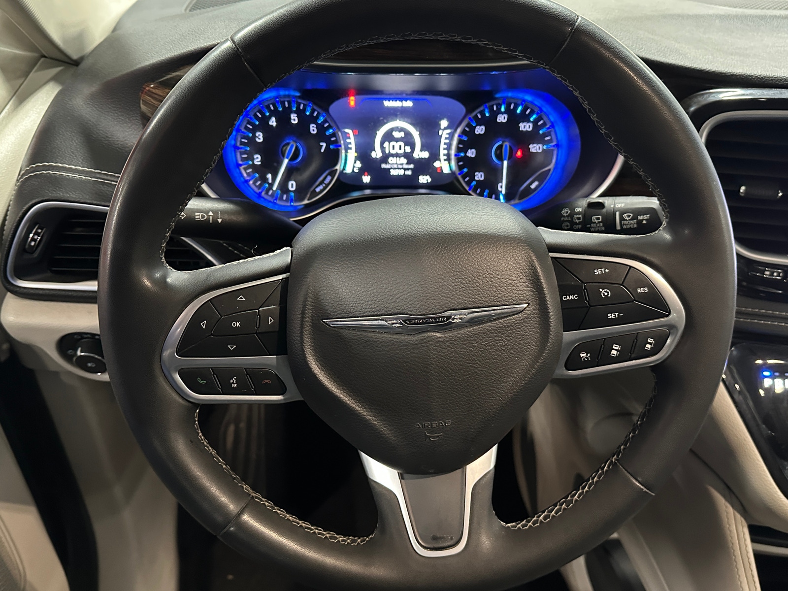 Thumbnail: 2022 Chrysler Pacifica - 4