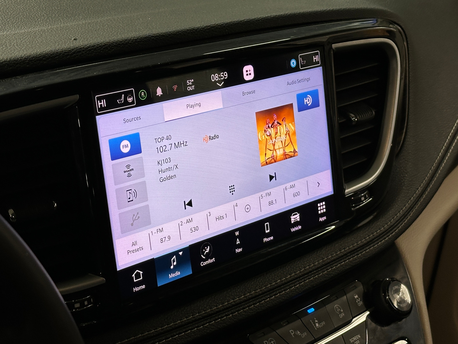 Thumbnail: 2022 Chrysler Pacifica - 3