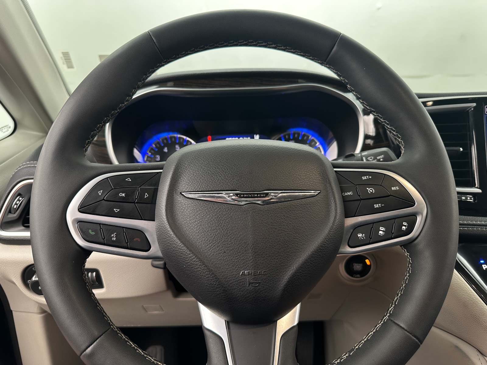 Thumbnail: 2024 Chrysler Pacifica - 4