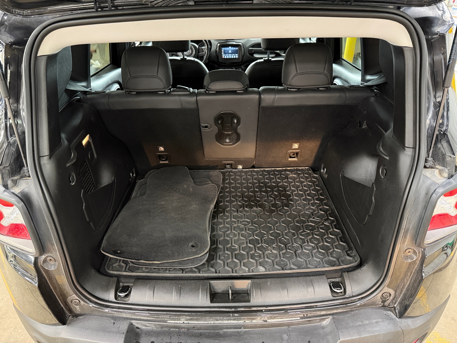 Thumbnail: 2020 Jeep Renegade - 6