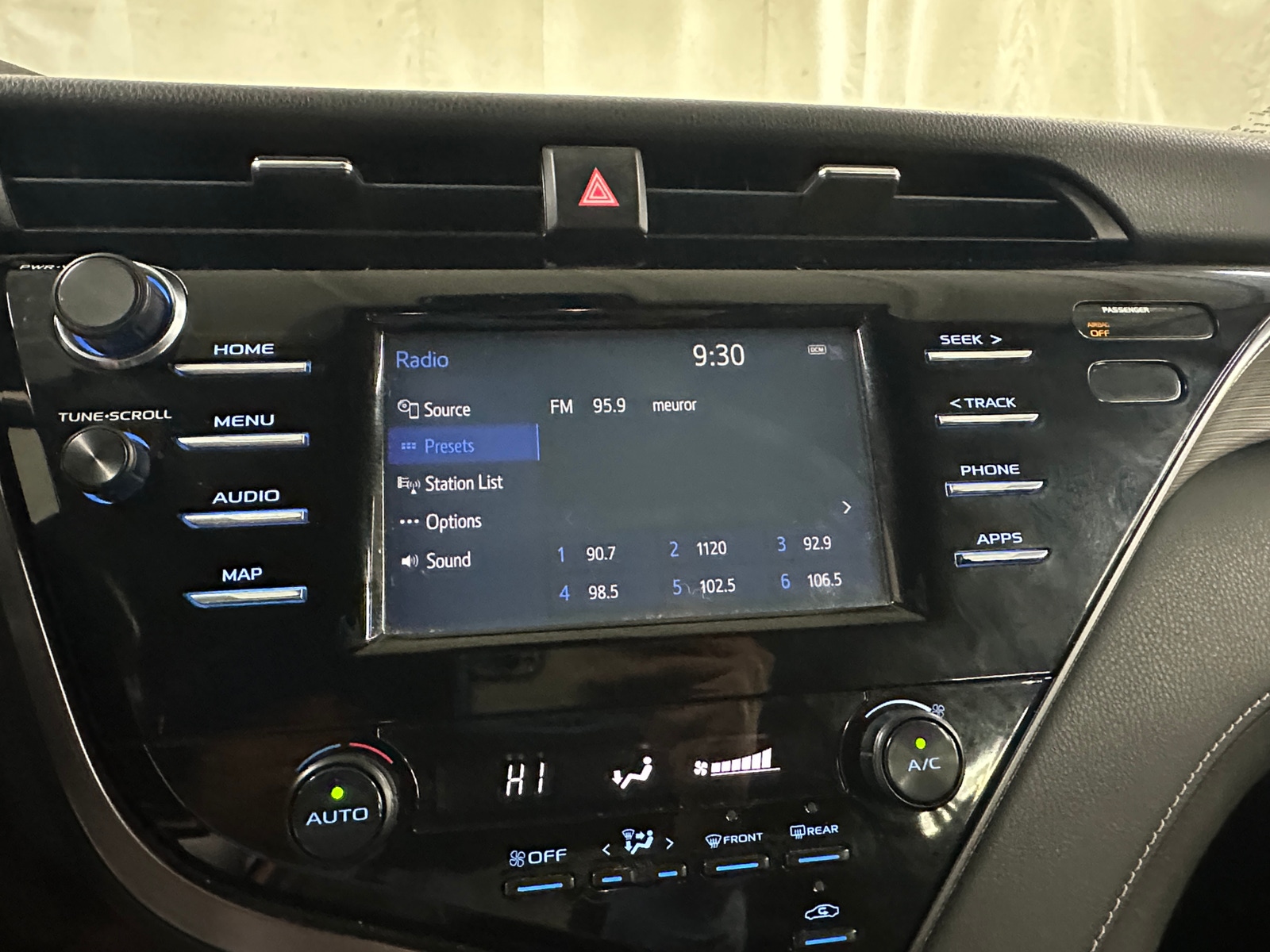 Thumbnail: 2019 Toyota Camry - 4