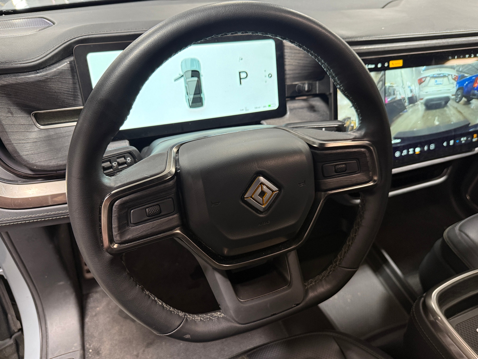 Thumbnail: 2023 Rivian R1S - 4