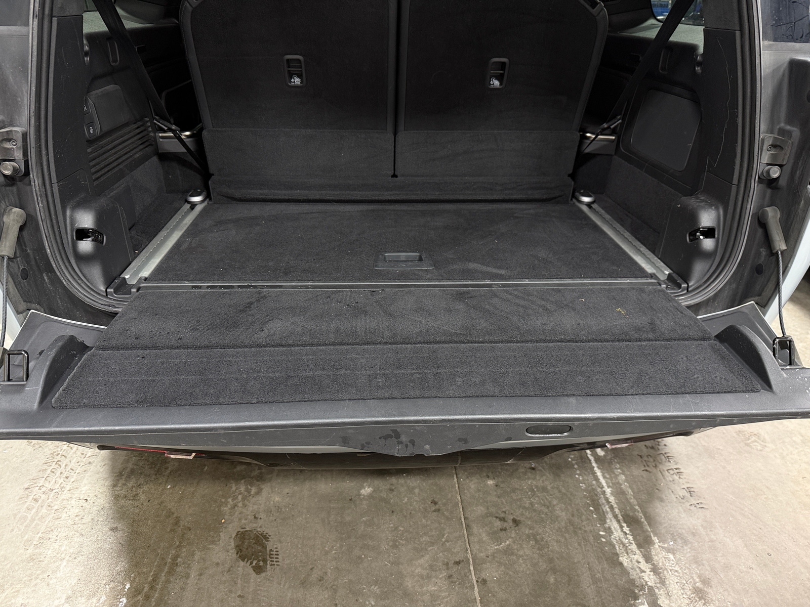 Thumbnail: 2023 Rivian R1S - 6