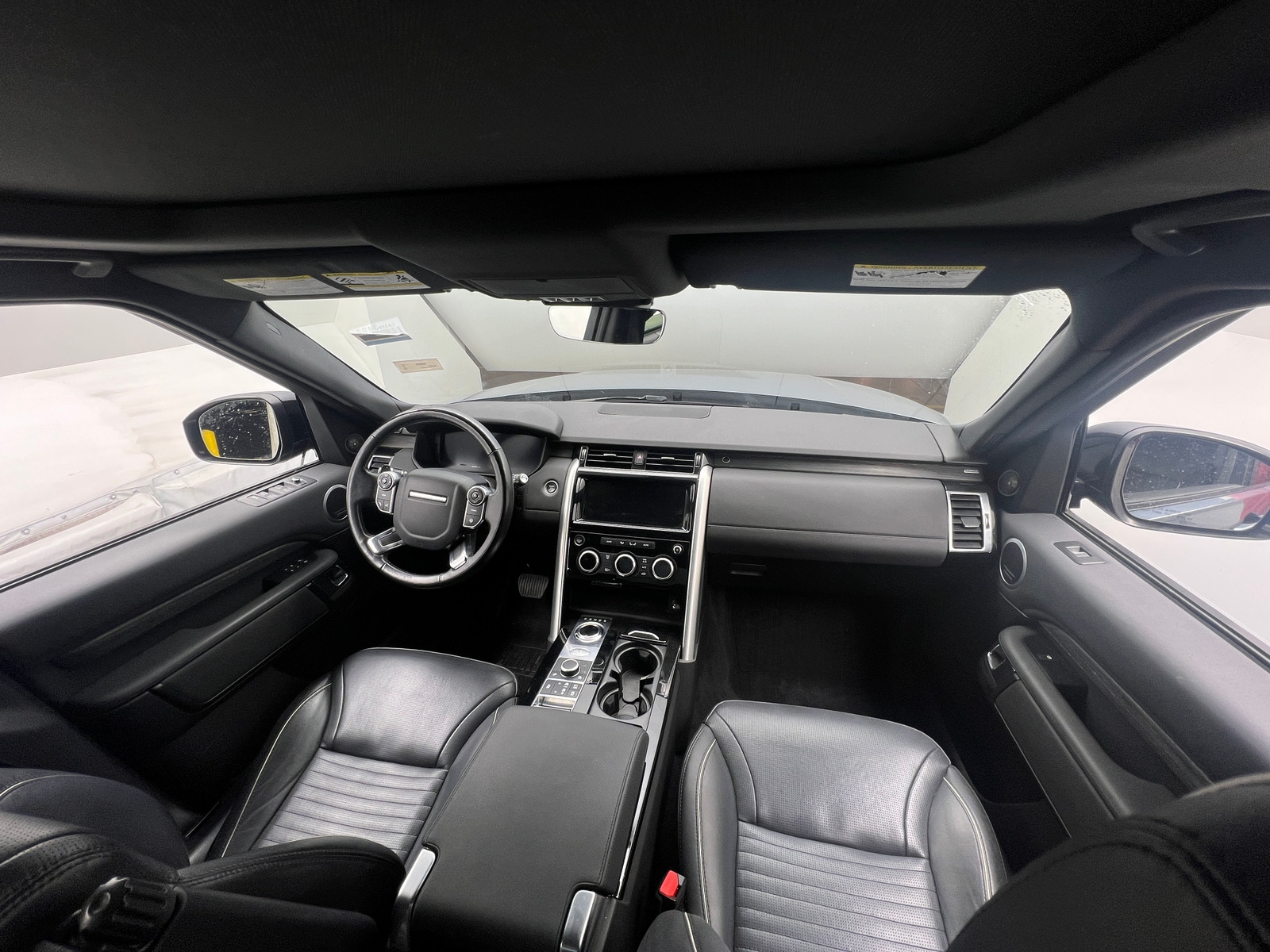 Thumbnail: 2018 Land Rover Discovery - 2