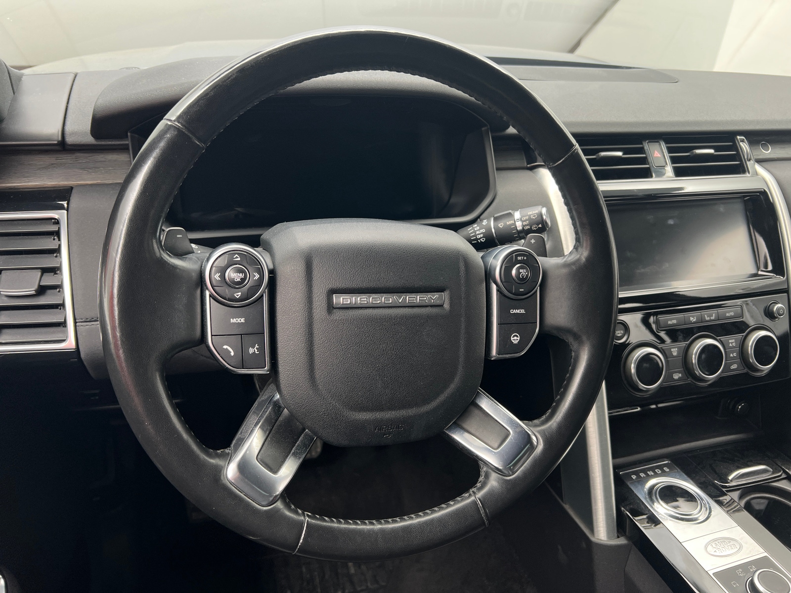 Thumbnail: 2018 Land Rover Discovery - 4