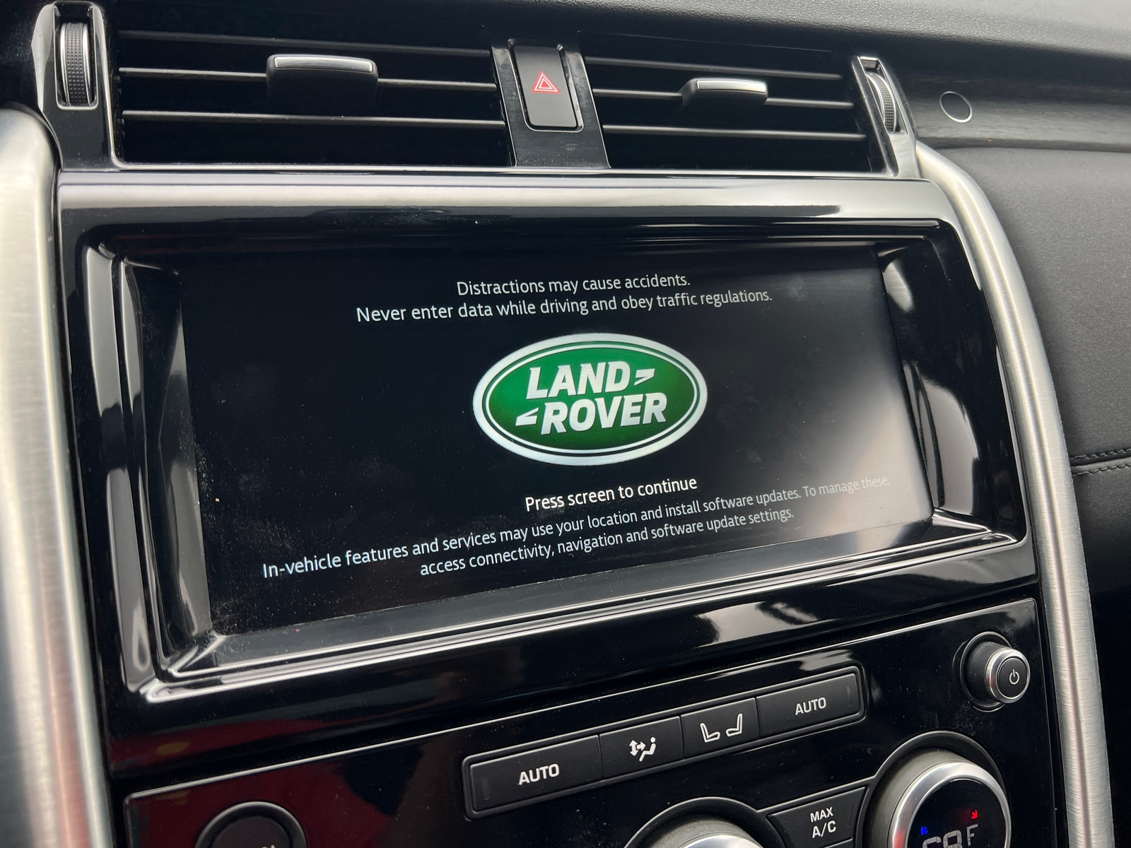 Thumbnail: 2018 Land Rover Discovery - 3
