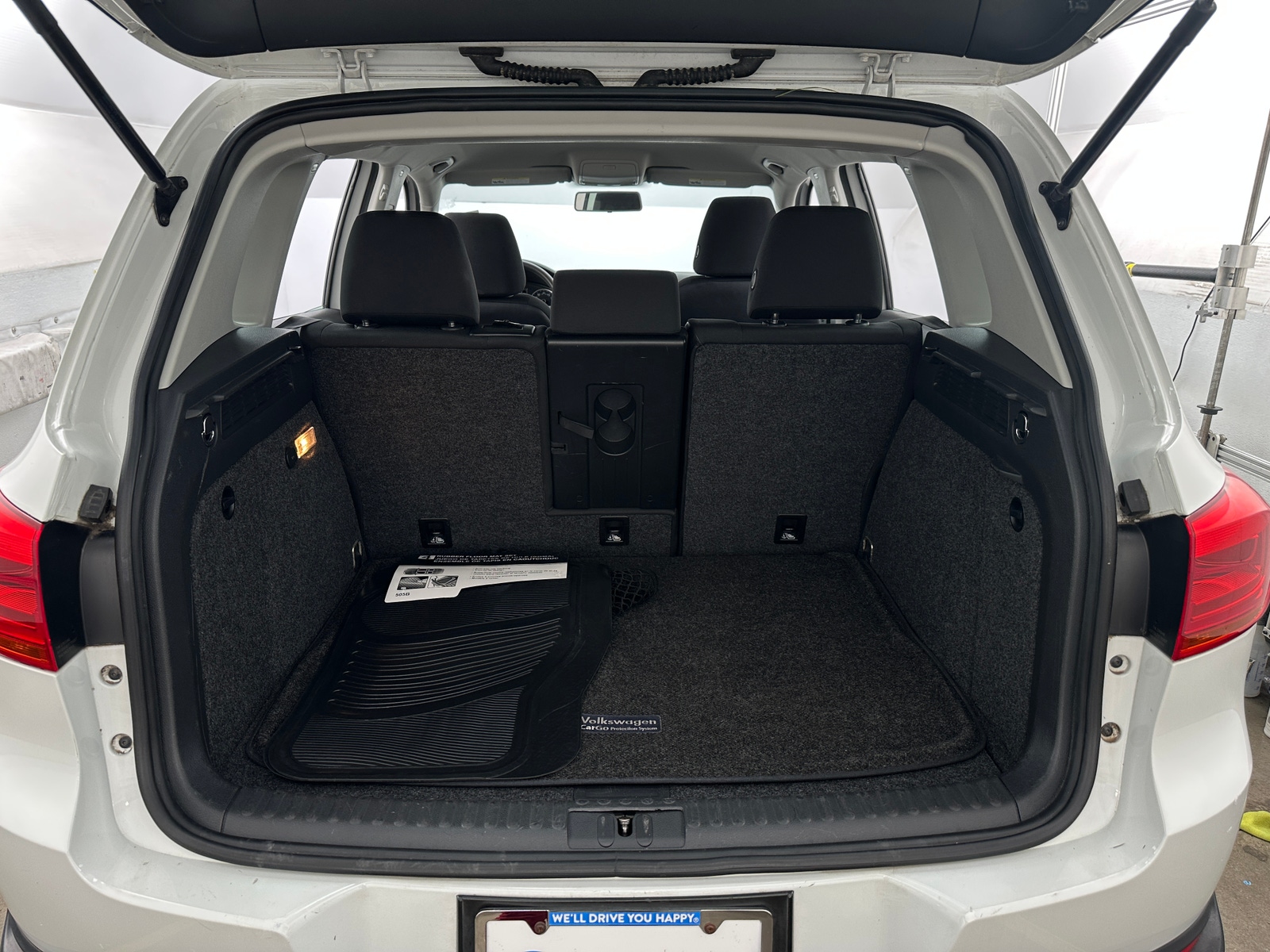 Thumbnail: 2017 Volkswagen Tiguan - 7