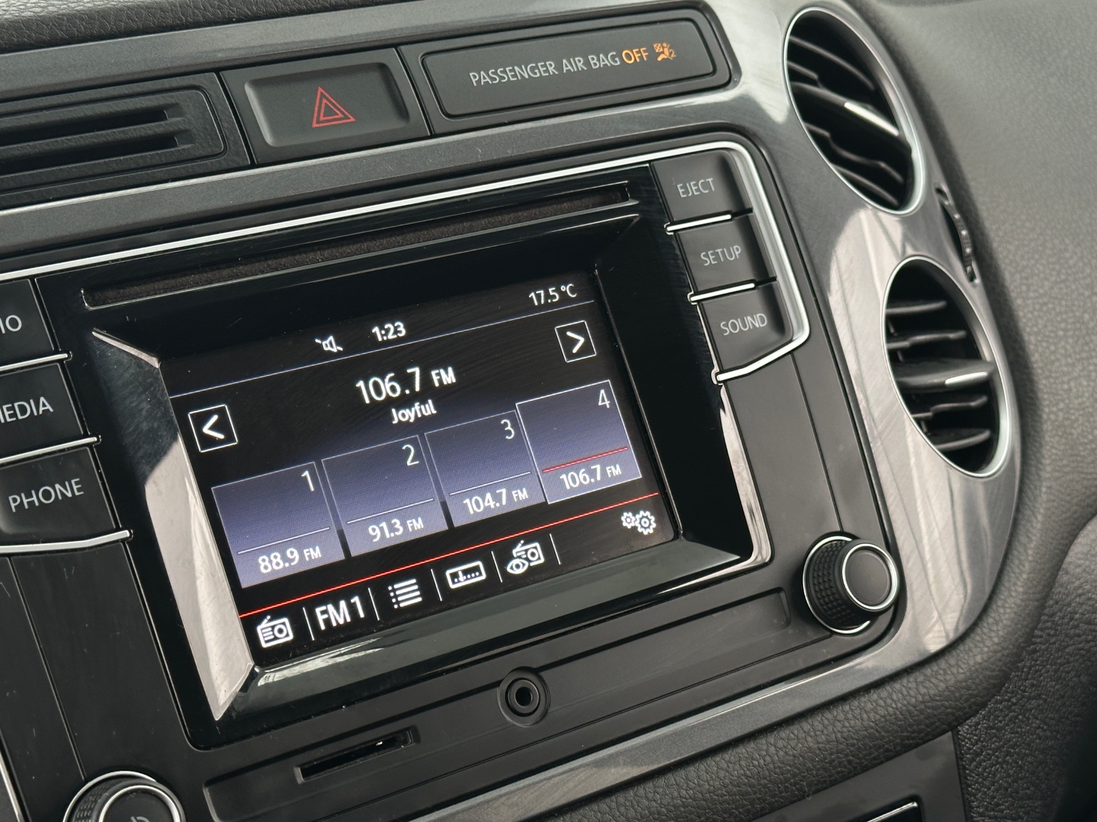 Thumbnail: 2017 Volkswagen Tiguan - 4