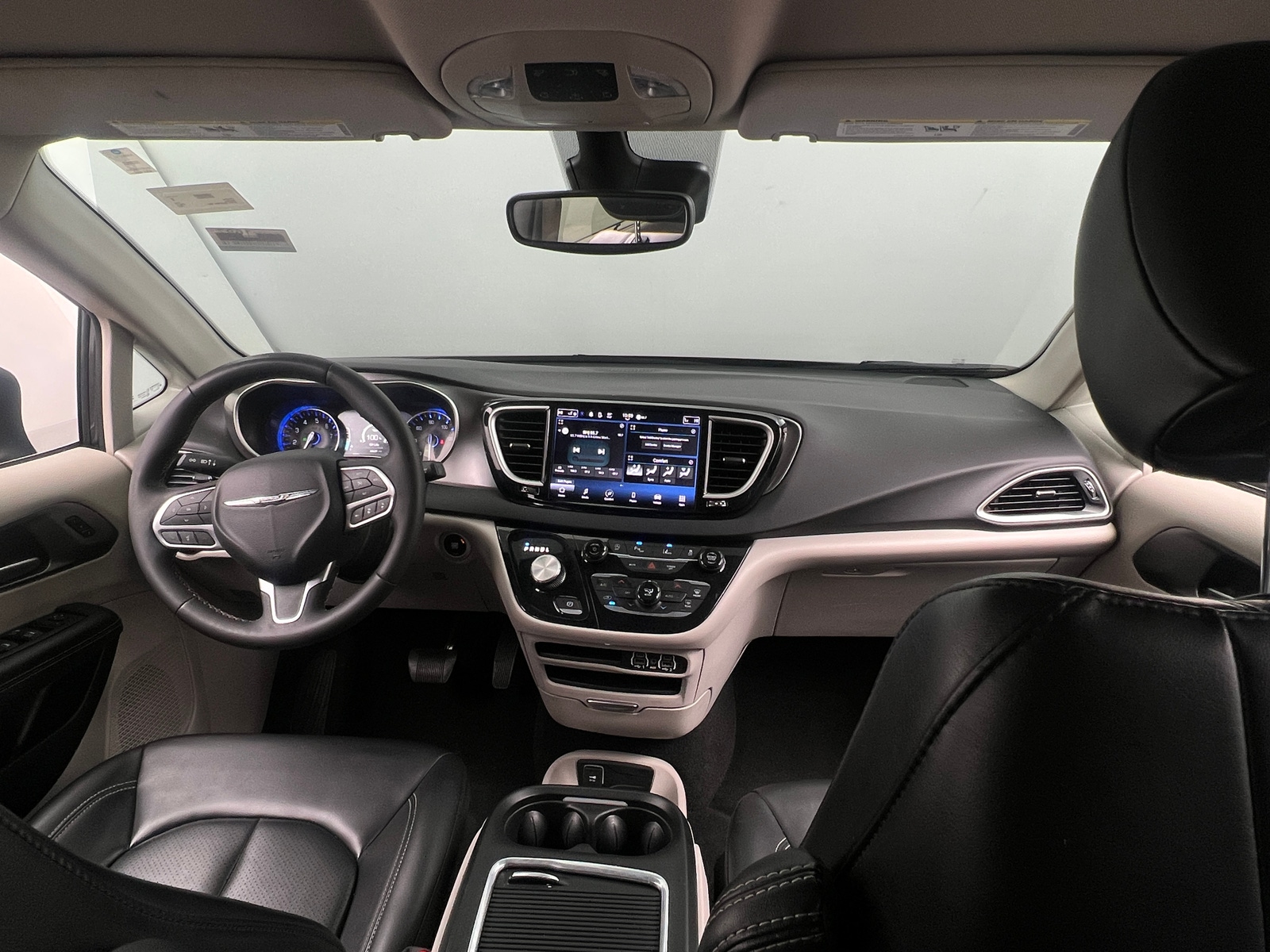 Thumbnail: 2023 Chrysler Pacifica - 2