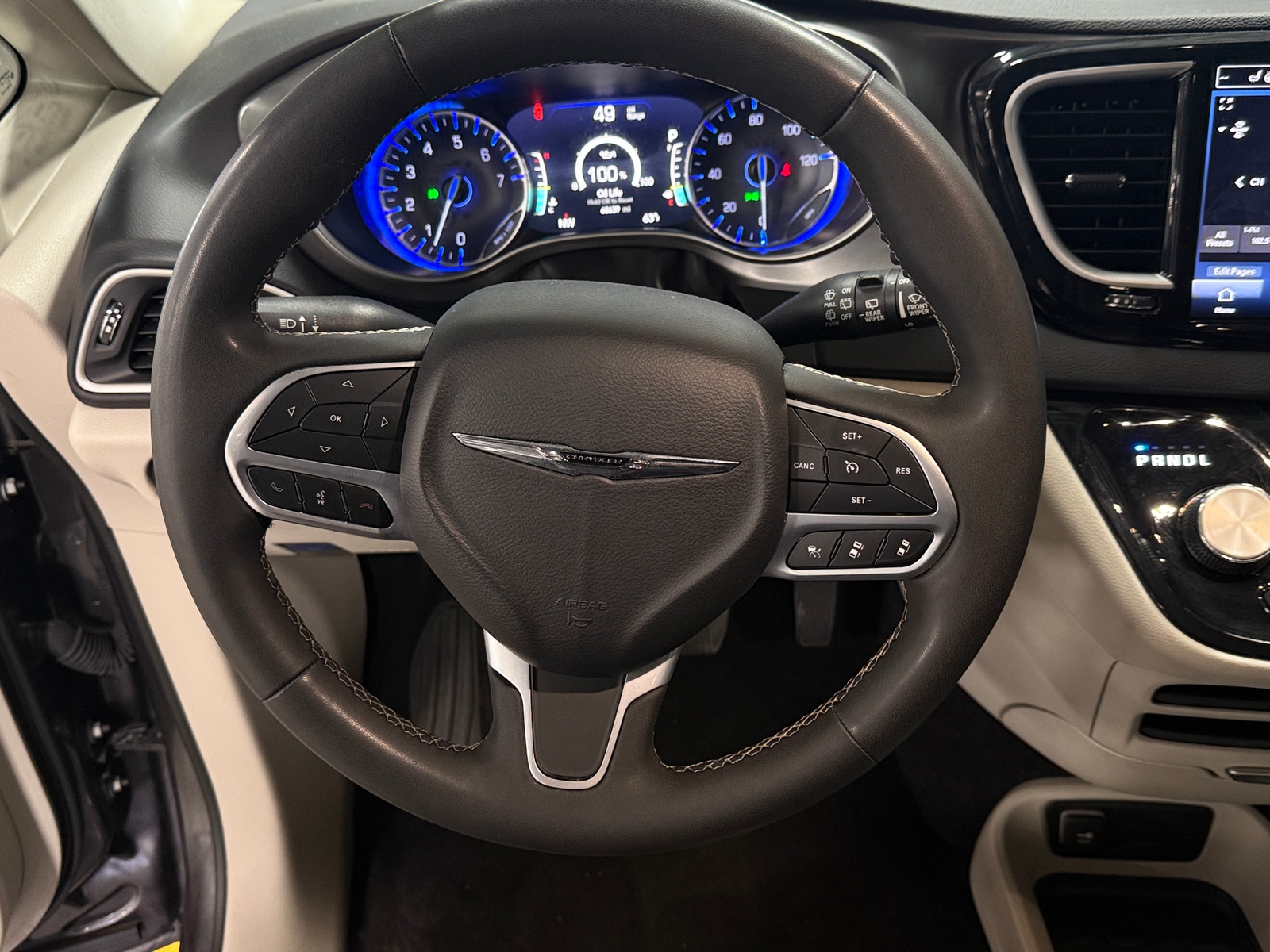 Thumbnail: 2023 Chrysler Pacifica - 4