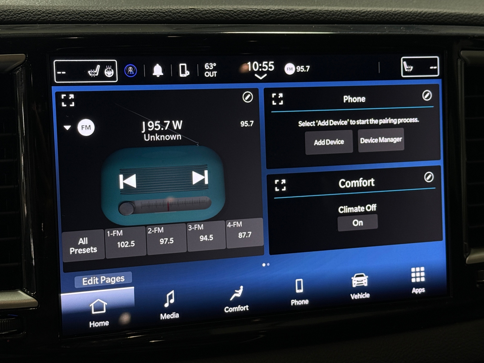 Thumbnail: 2023 Chrysler Pacifica - 3