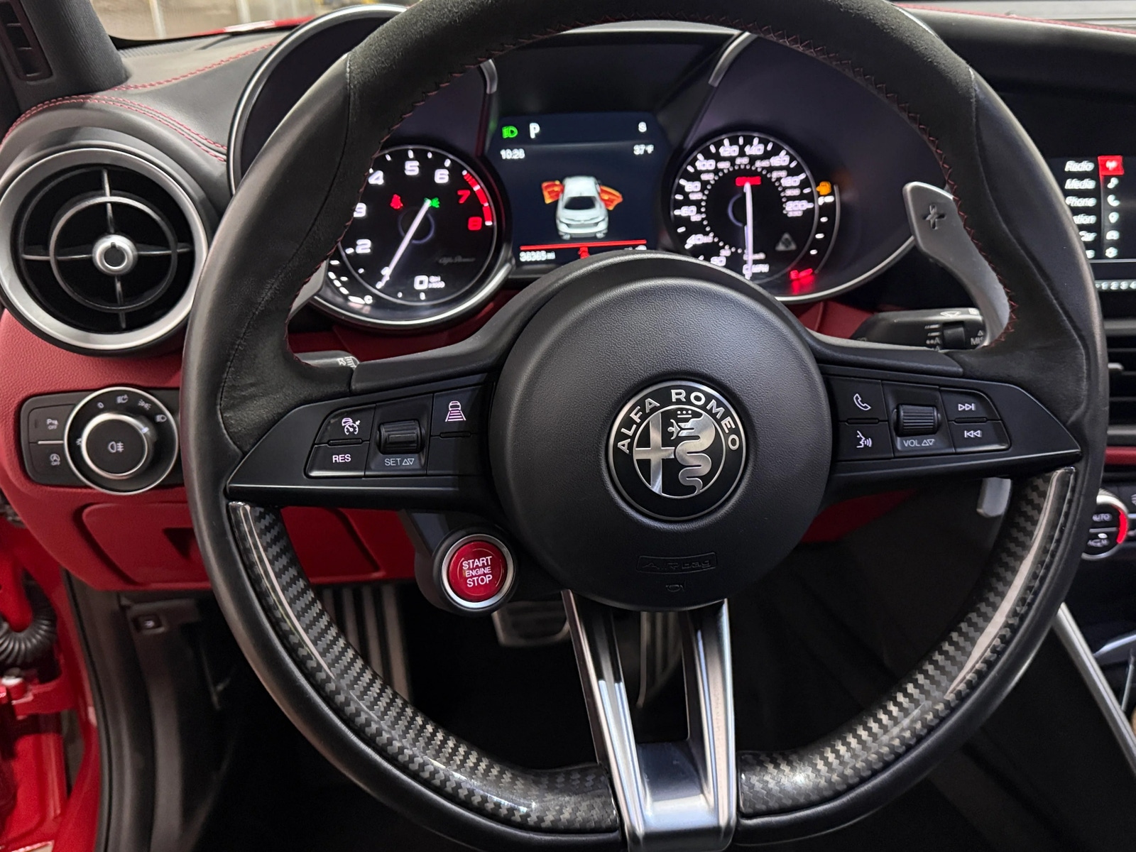 Thumbnail: 2018 Alfa Romeo Giulia - 4