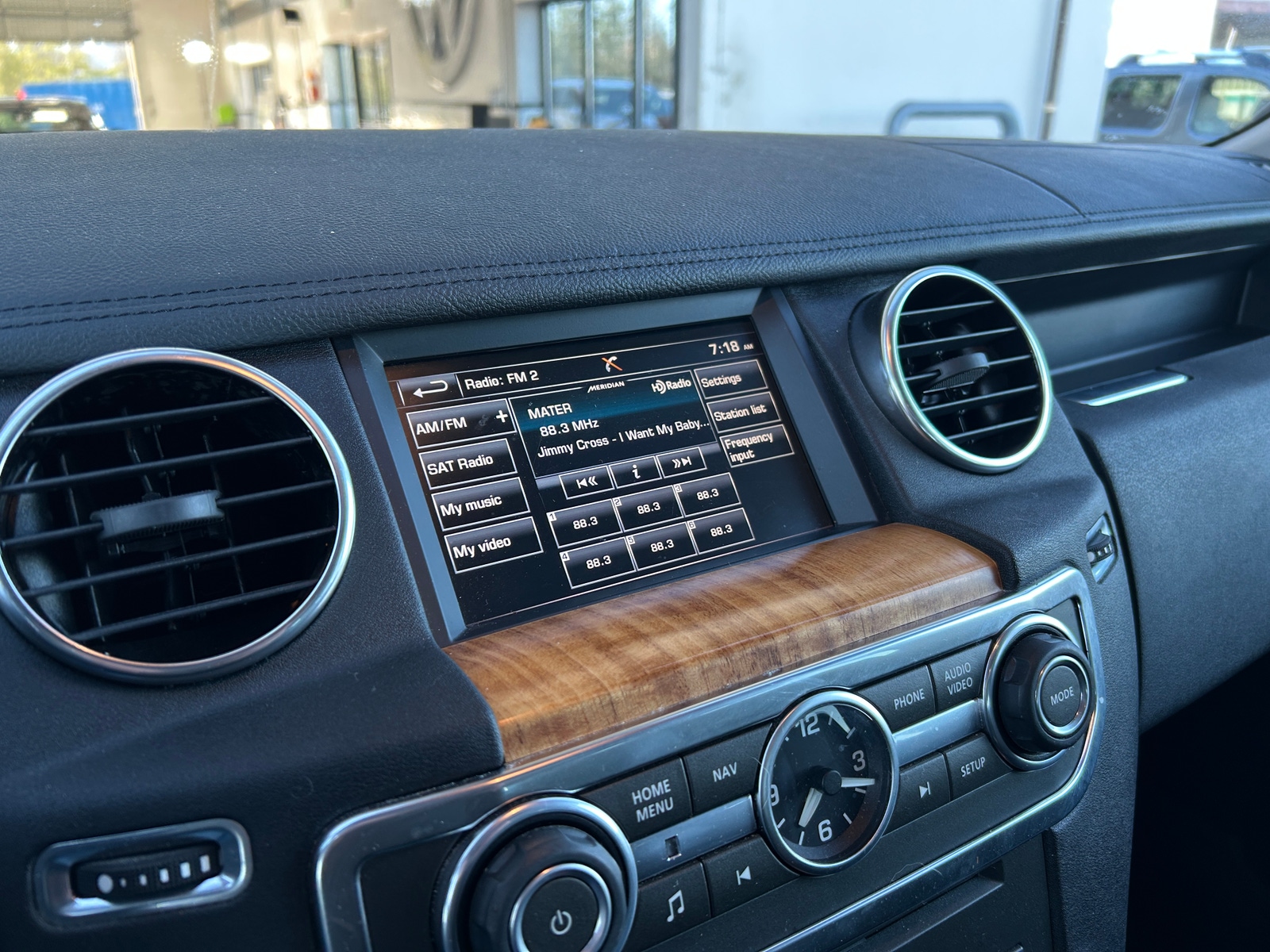 Thumbnail: 2015 Land Rover LR4 - 3