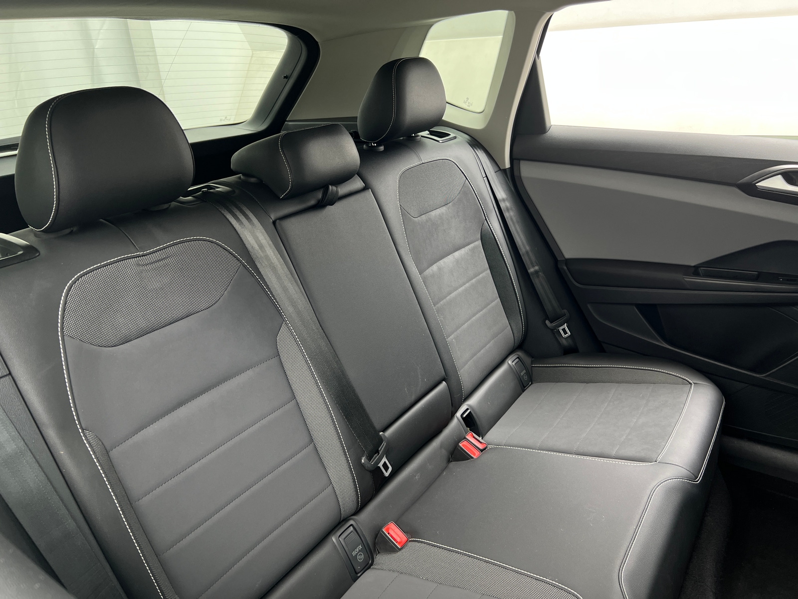 Thumbnail: 2023 Volkswagen Taos - 6