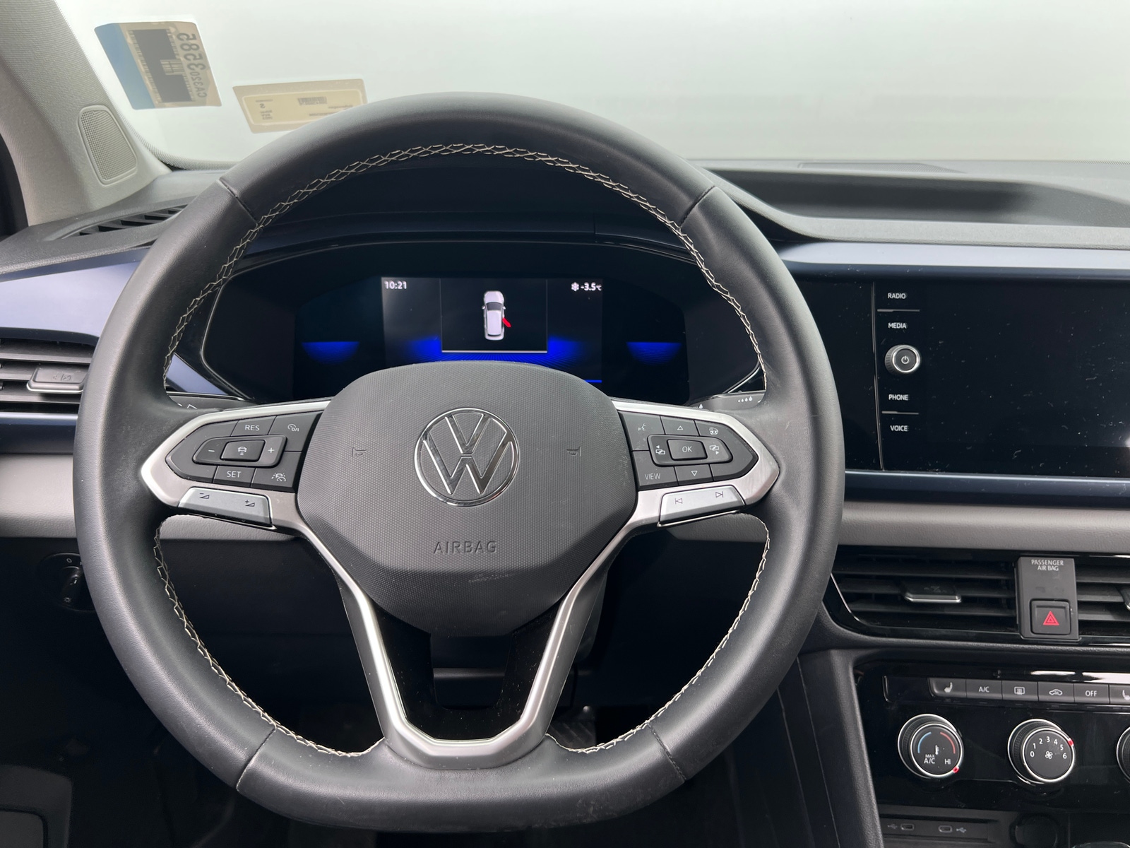 Thumbnail: 2023 Volkswagen Taos - 5