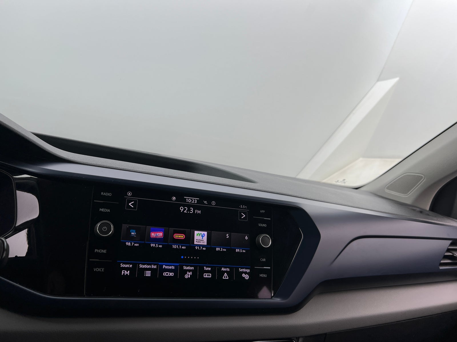 Thumbnail: 2023 Volkswagen Taos - 4