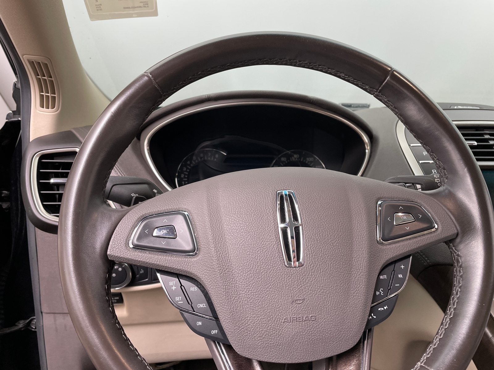 Thumbnail: 2016 Lincoln MKX - 4