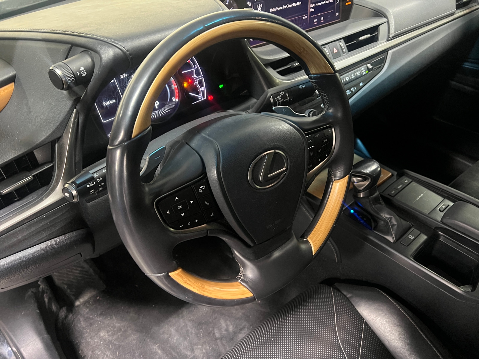 Thumbnail: 2019 Lexus ES - 4