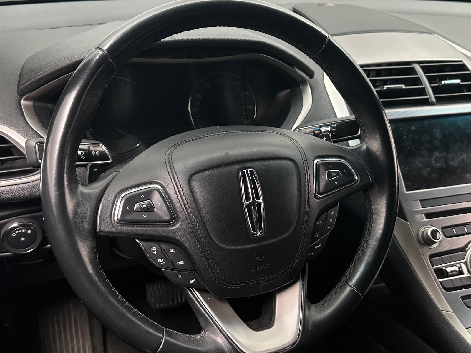 Thumbnail: 2017 Lincoln MKZ - 4