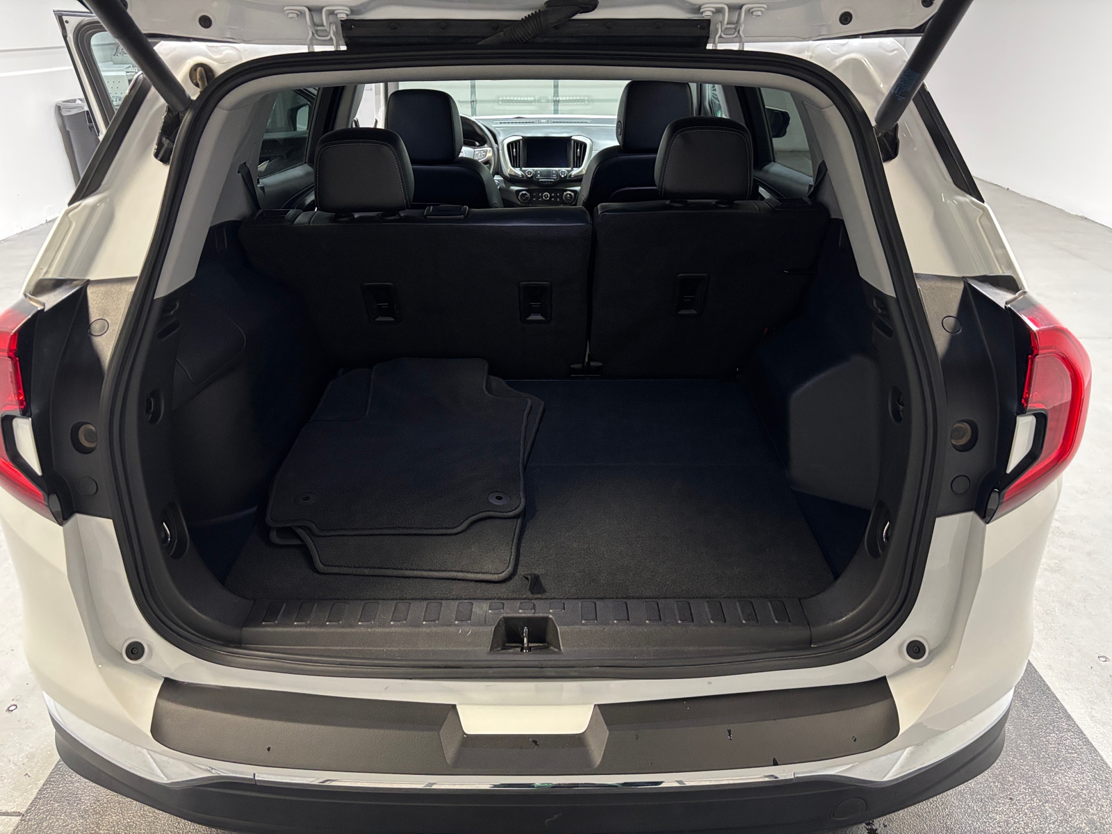 Thumbnail: 2024 GMC Terrain - 6