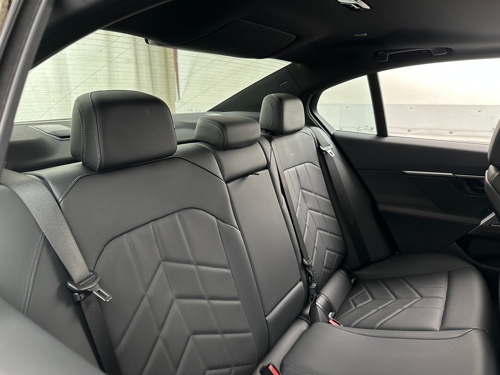 Thumbnail: 2025 BMW 5 Series - 5