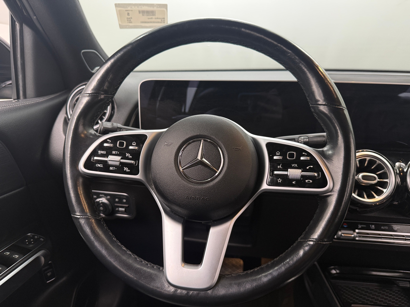 Thumbnail: 2021 Mercedes-Benz GLB - 4