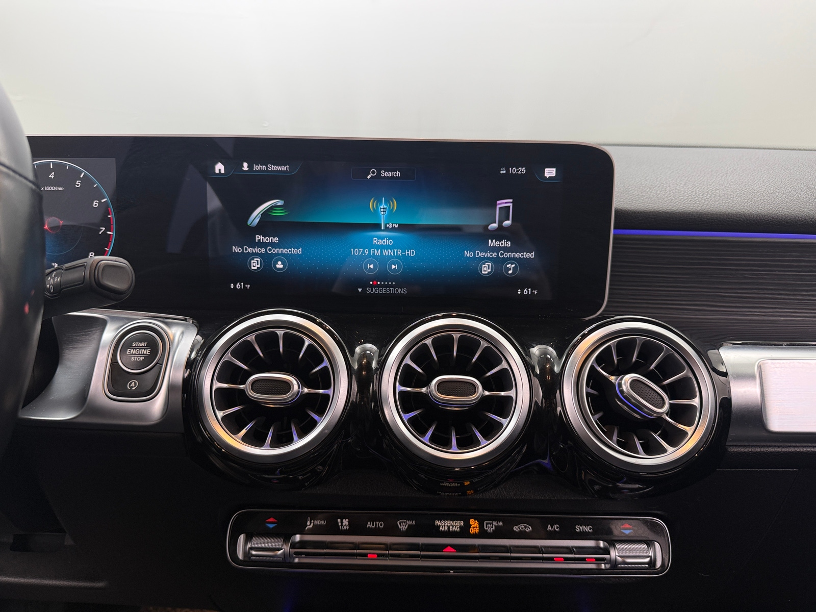 Thumbnail: 2021 Mercedes-Benz GLB - 3